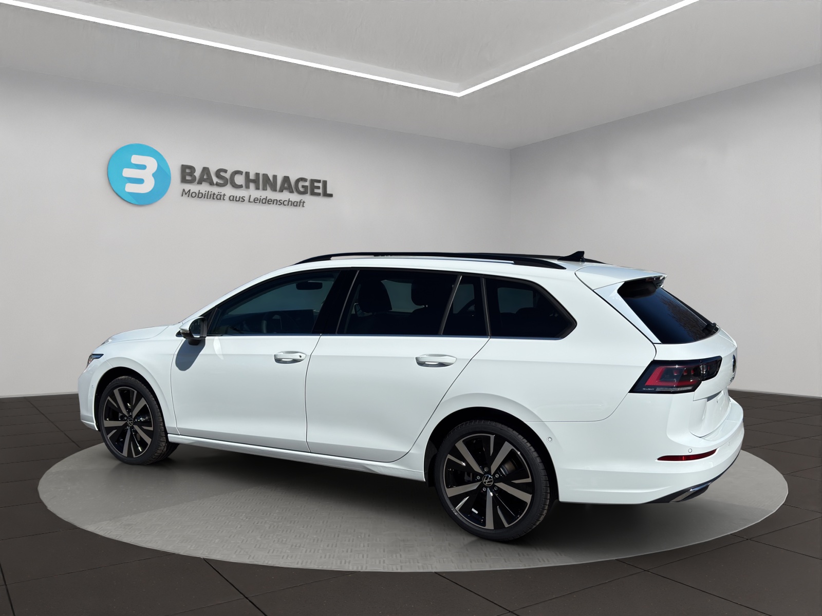 VW Golf Variant 1.5 eTSI mHEV R-Line-showroom-element-2