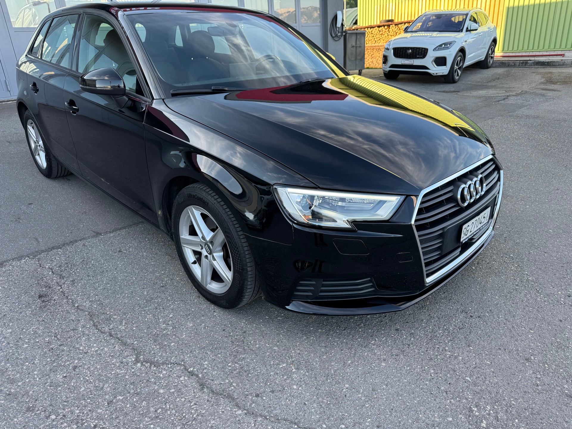 AUDI A3 Sportback 35 TFSI S-tronic-showroom-element-1