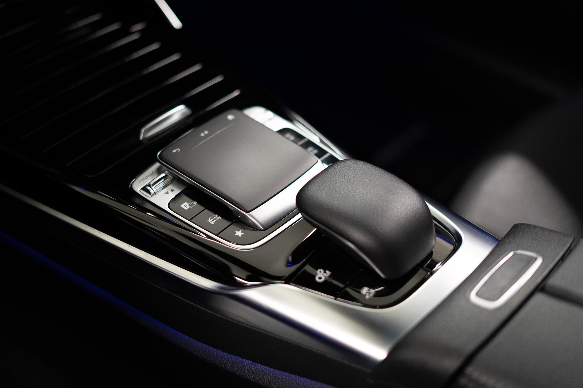 MERCEDES-BENZ A 35 AMG 4matic Limousine *CH-Fahrzeug*-image-18