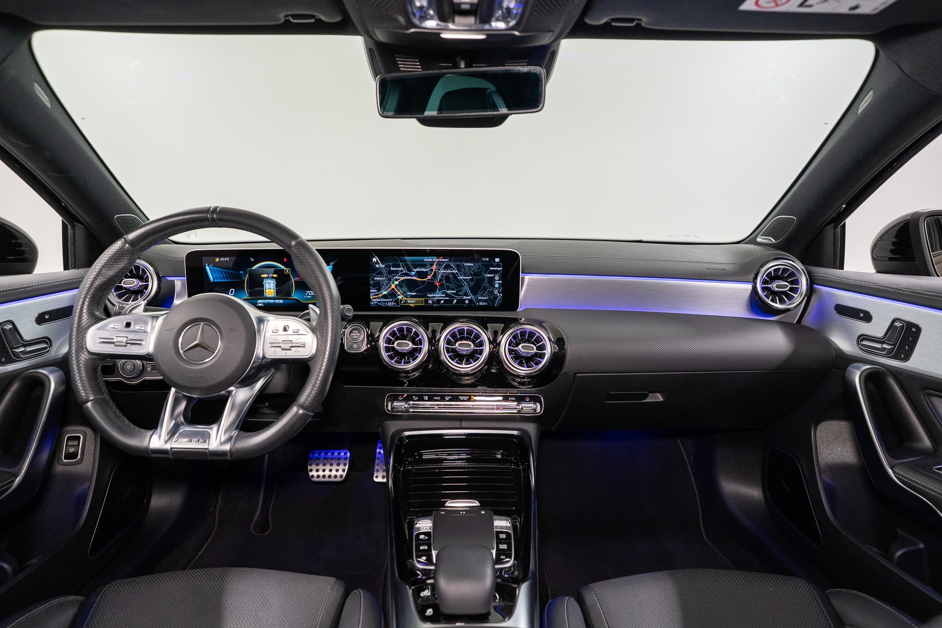 MERCEDES-BENZ A 35 AMG 4matic Limousine *CH-Fahrzeug*-image-15