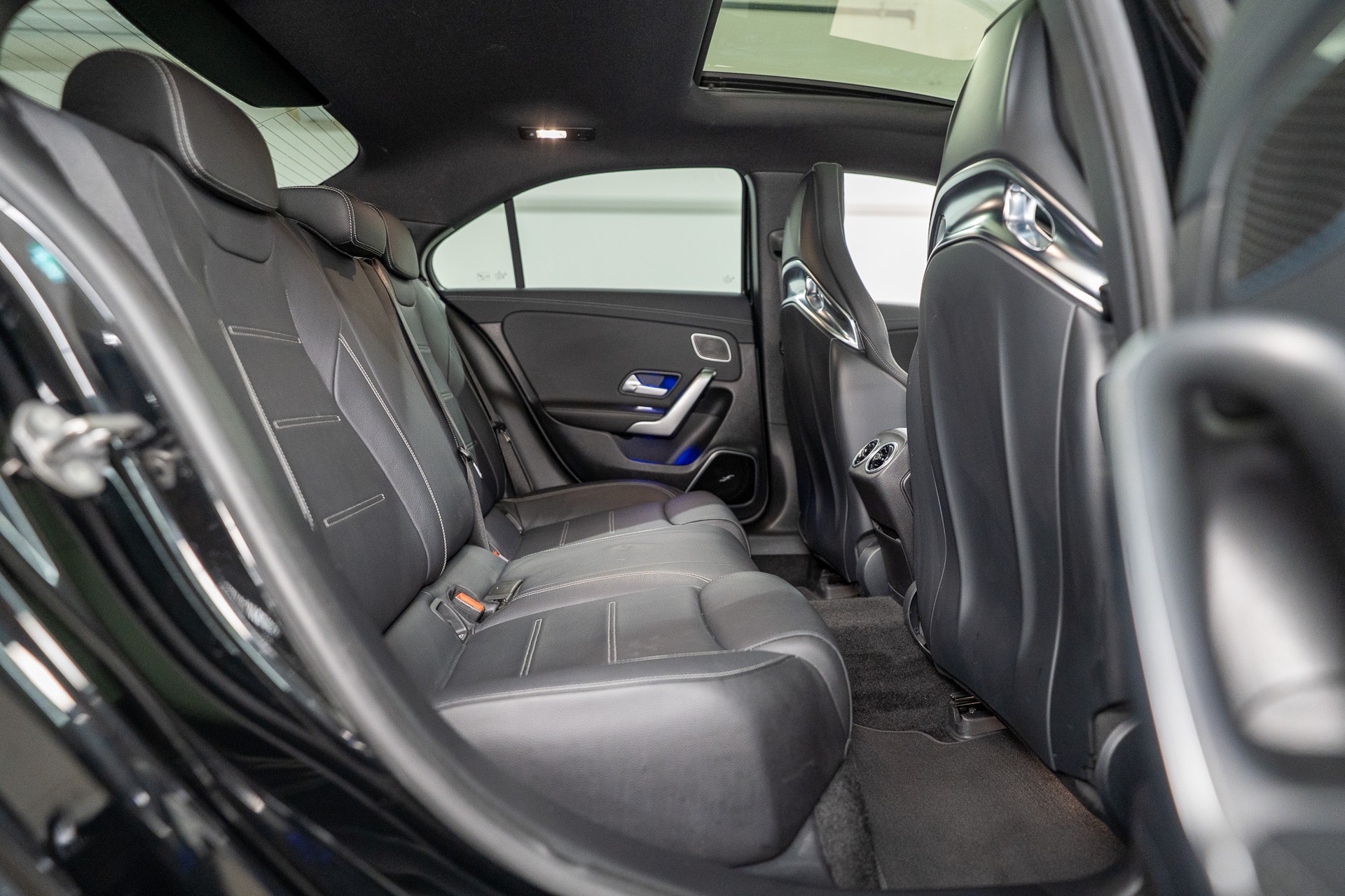 MERCEDES-BENZ A 35 AMG 4matic Limousine *CH-Fahrzeug*-image-12