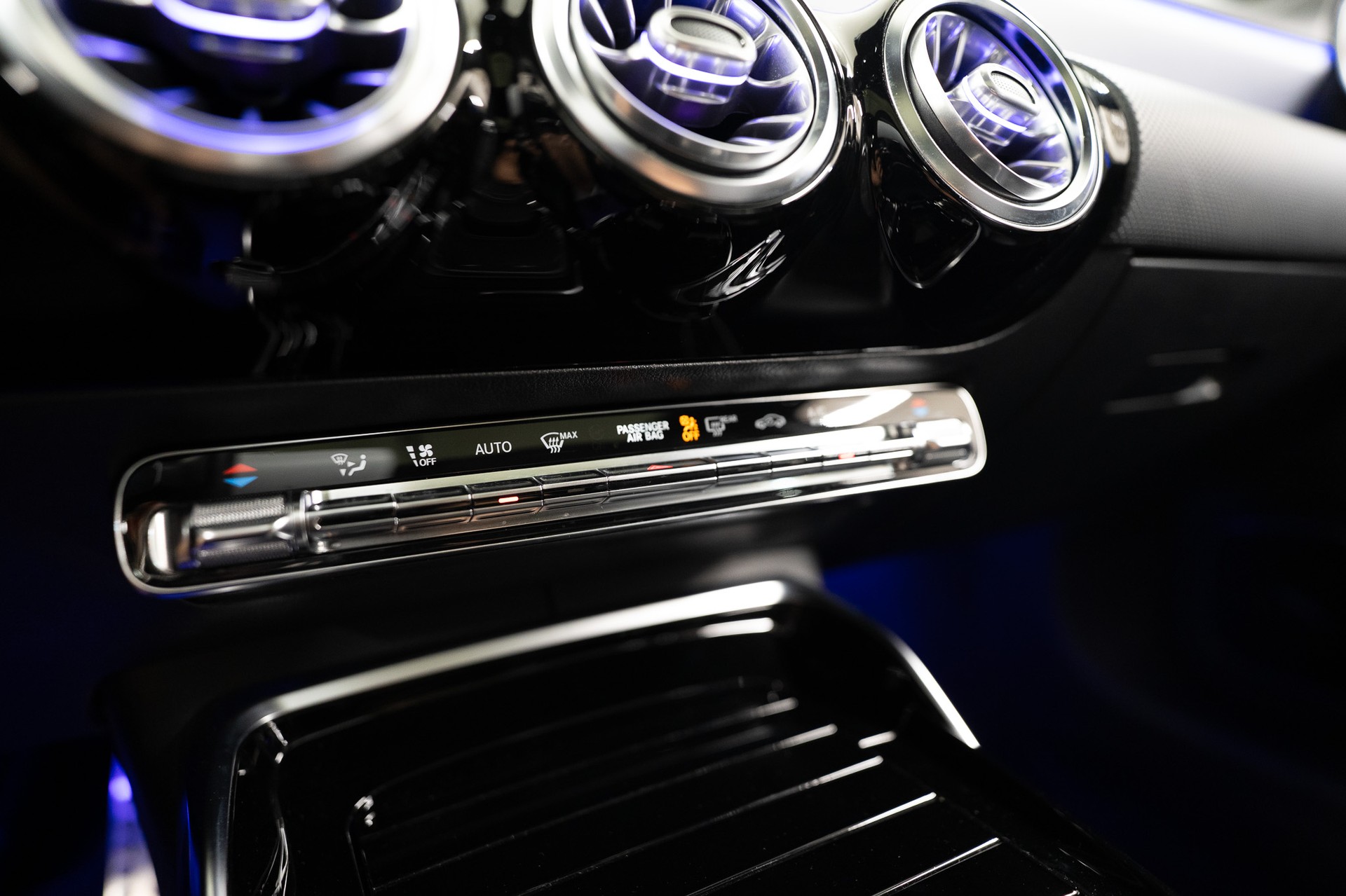 MERCEDES-BENZ A 35 AMG 4matic Limousine *CH-Fahrzeug*-image-21
