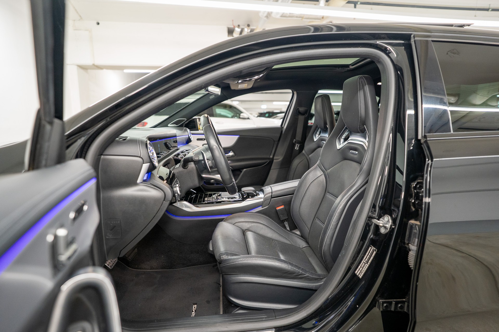 MERCEDES-BENZ A 35 AMG 4matic Limousine *CH-Fahrzeug*-image-9