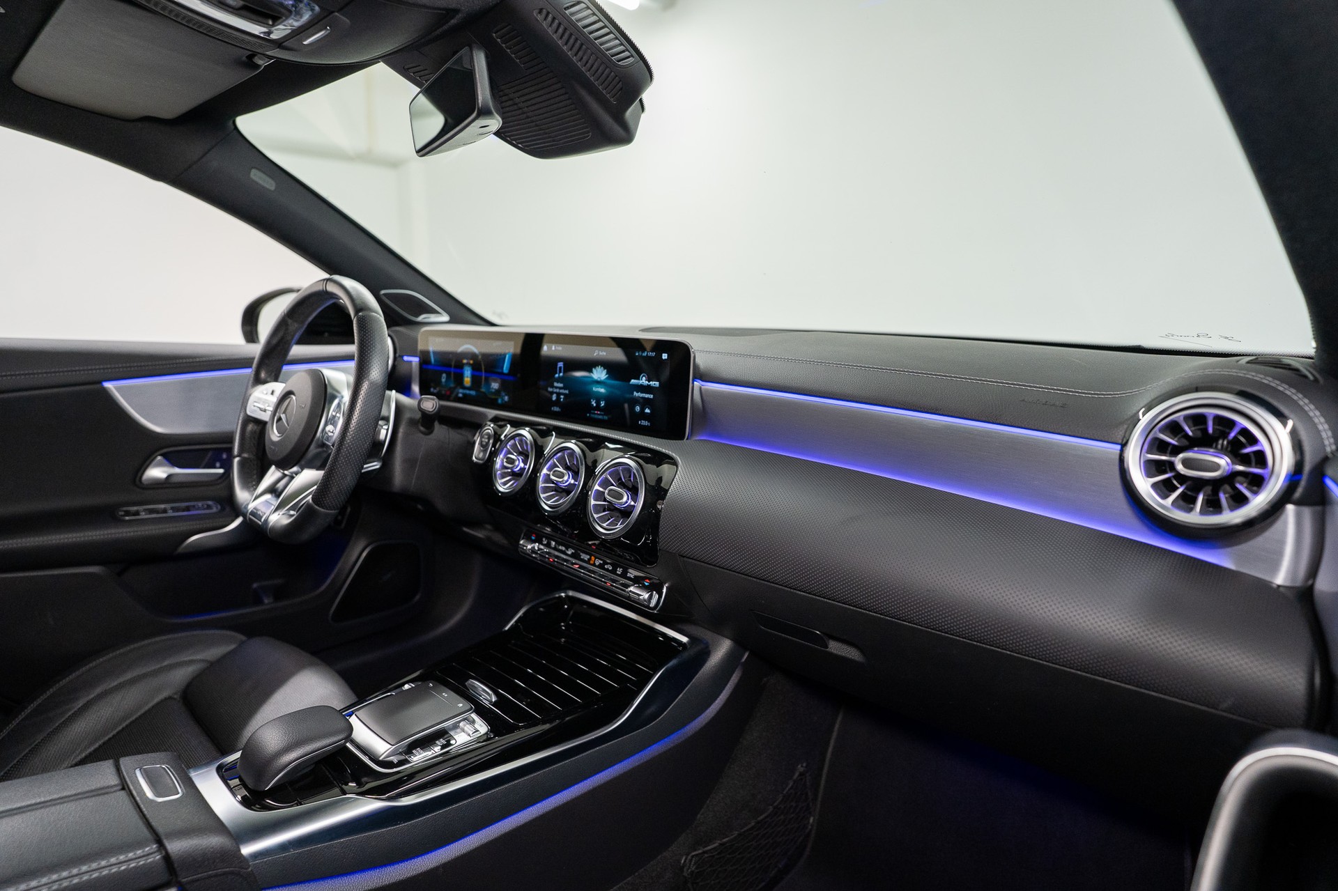 MERCEDES-BENZ A 35 AMG 4matic Limousine *CH-Fahrzeug*-image-14