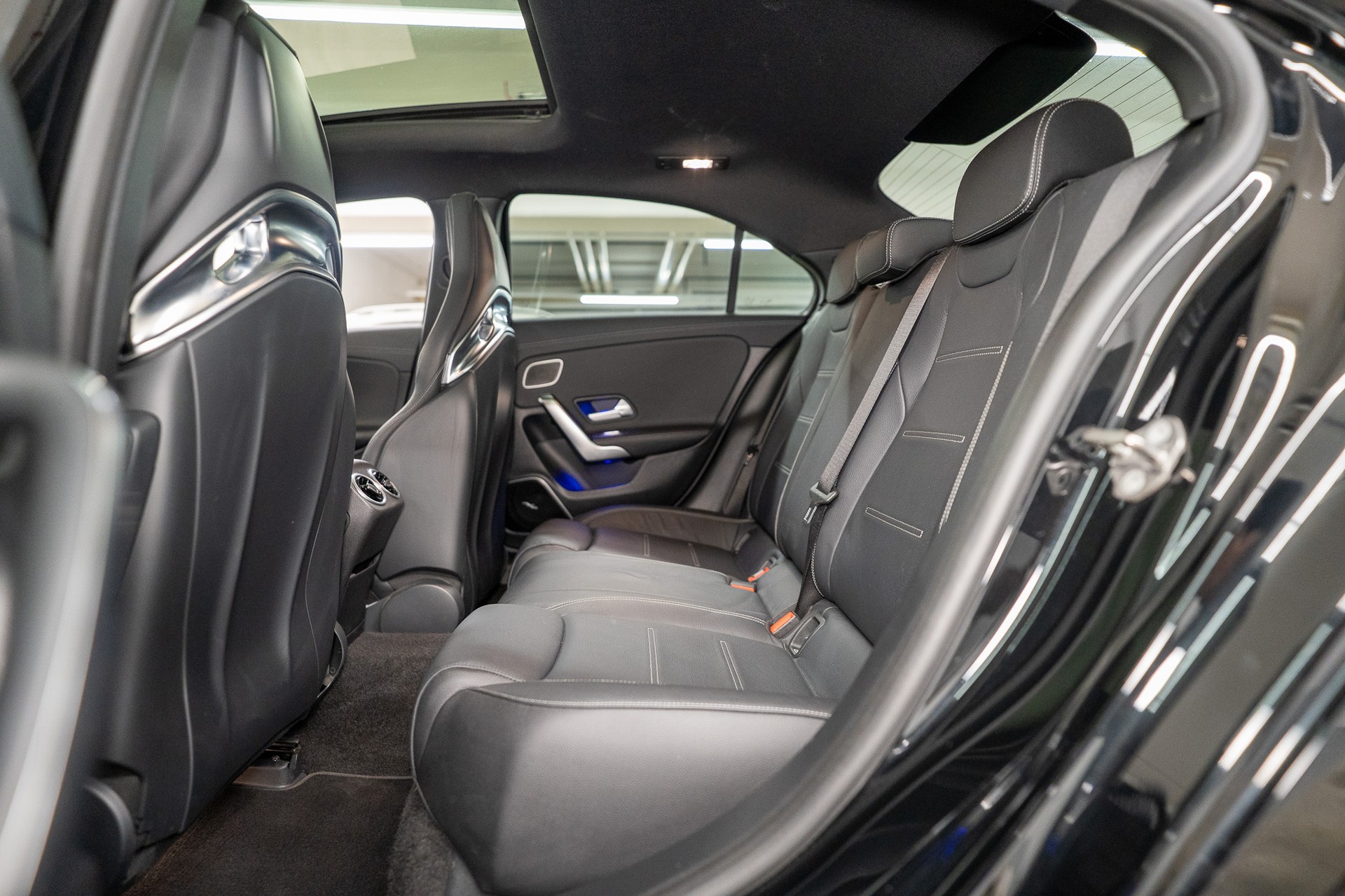 MERCEDES-BENZ A 35 AMG 4matic Limousine *CH-Fahrzeug*-image-11