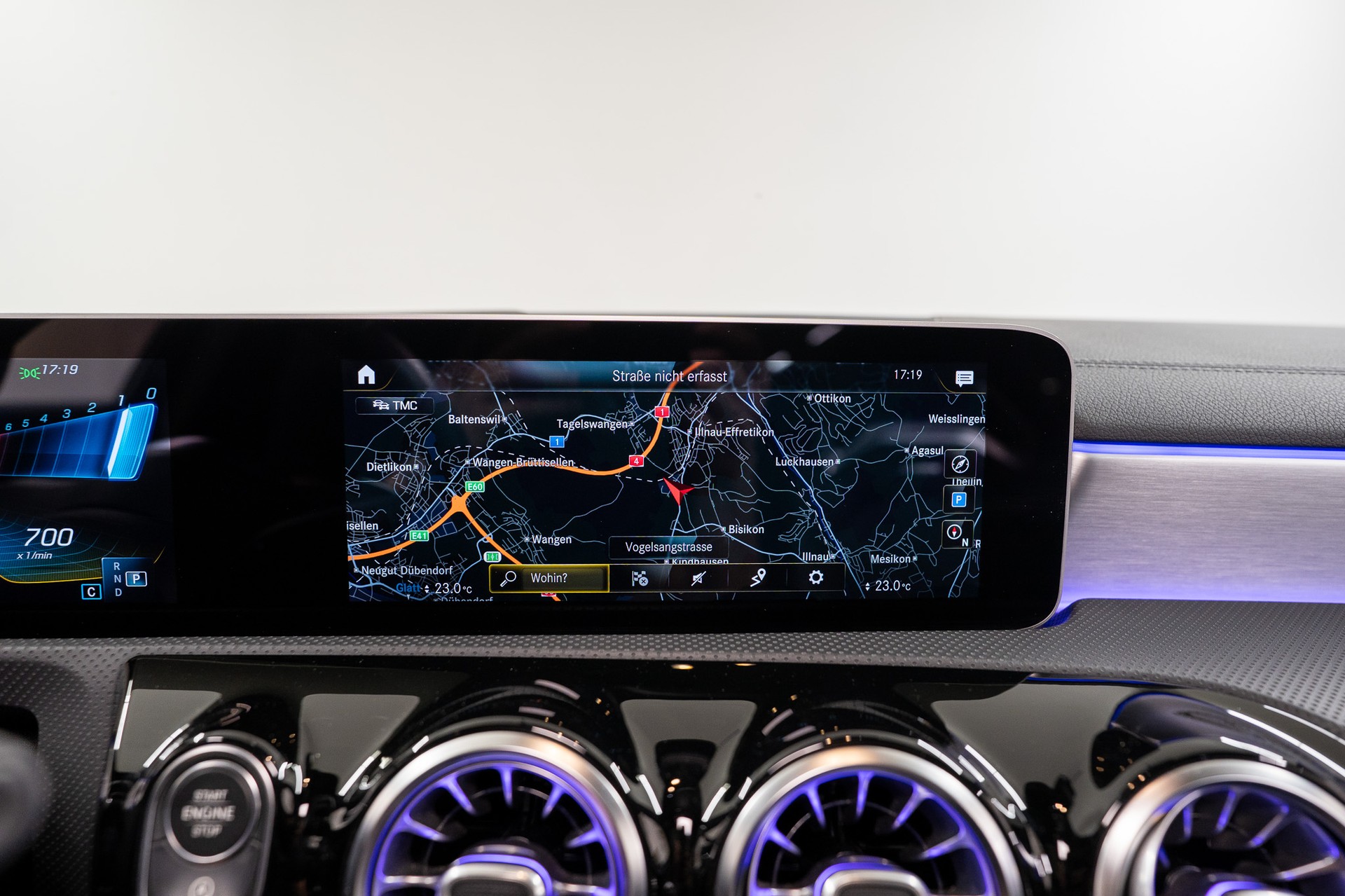 MERCEDES-BENZ A 35 AMG 4matic Limousine *CH-Fahrzeug*-image-19