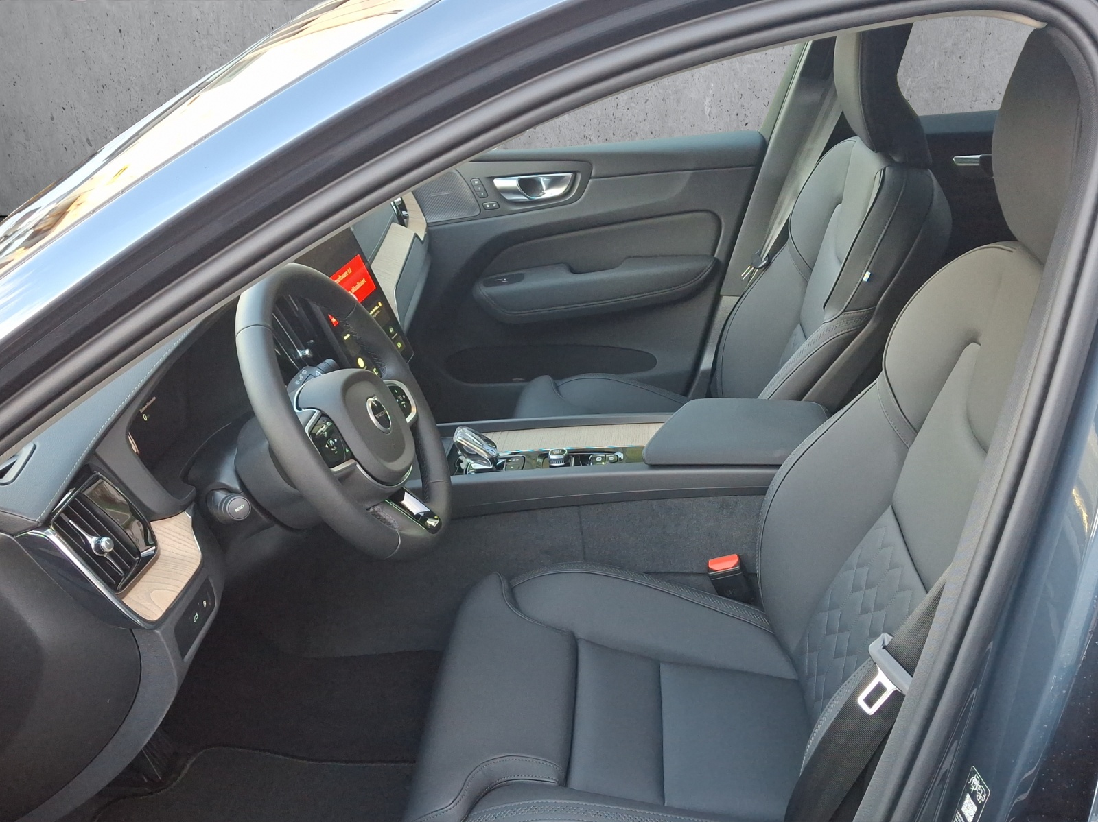 Image VOLVO XC60 XC60 T6 eAWD PluginHybrid Ultra Dark Geartronic