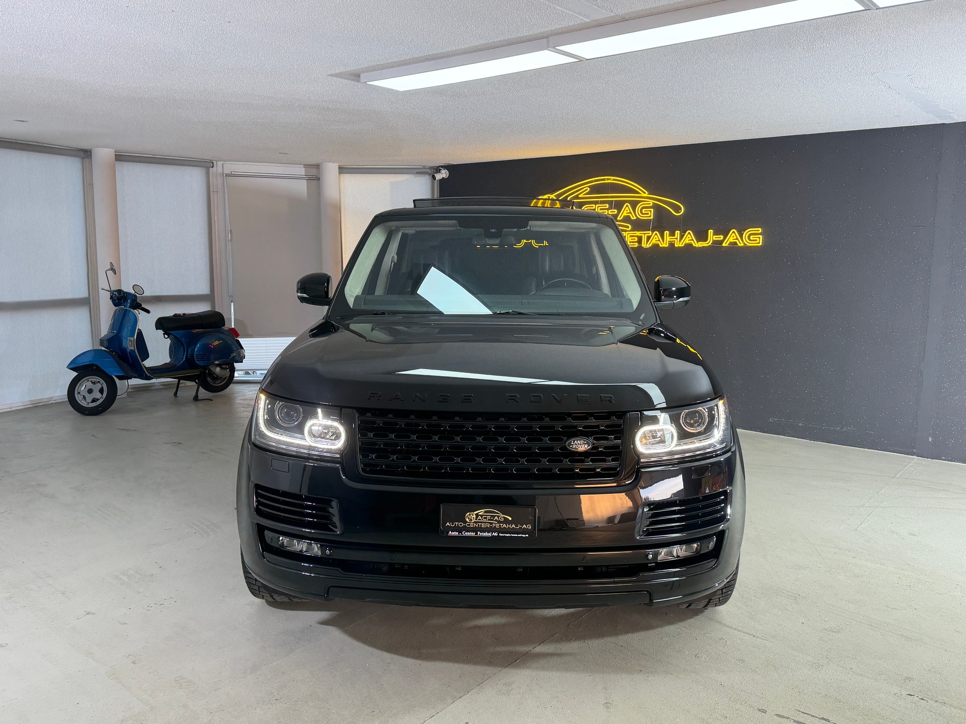 LAND ROVER Range Rover 4.4SDV8 AB Black Automatic-showroom-element-1