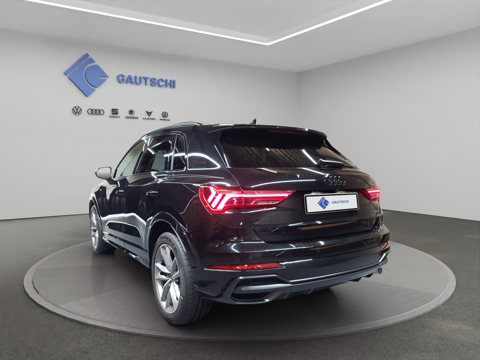 AUDI Q3 35 TDI S line quattro S-tronic-image-2