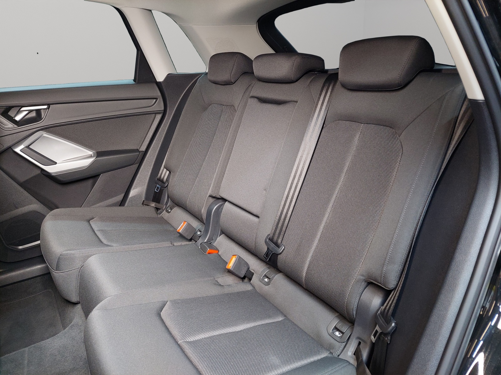 AUDI Q3 35 TDI S line quattro S-tronic-image-7