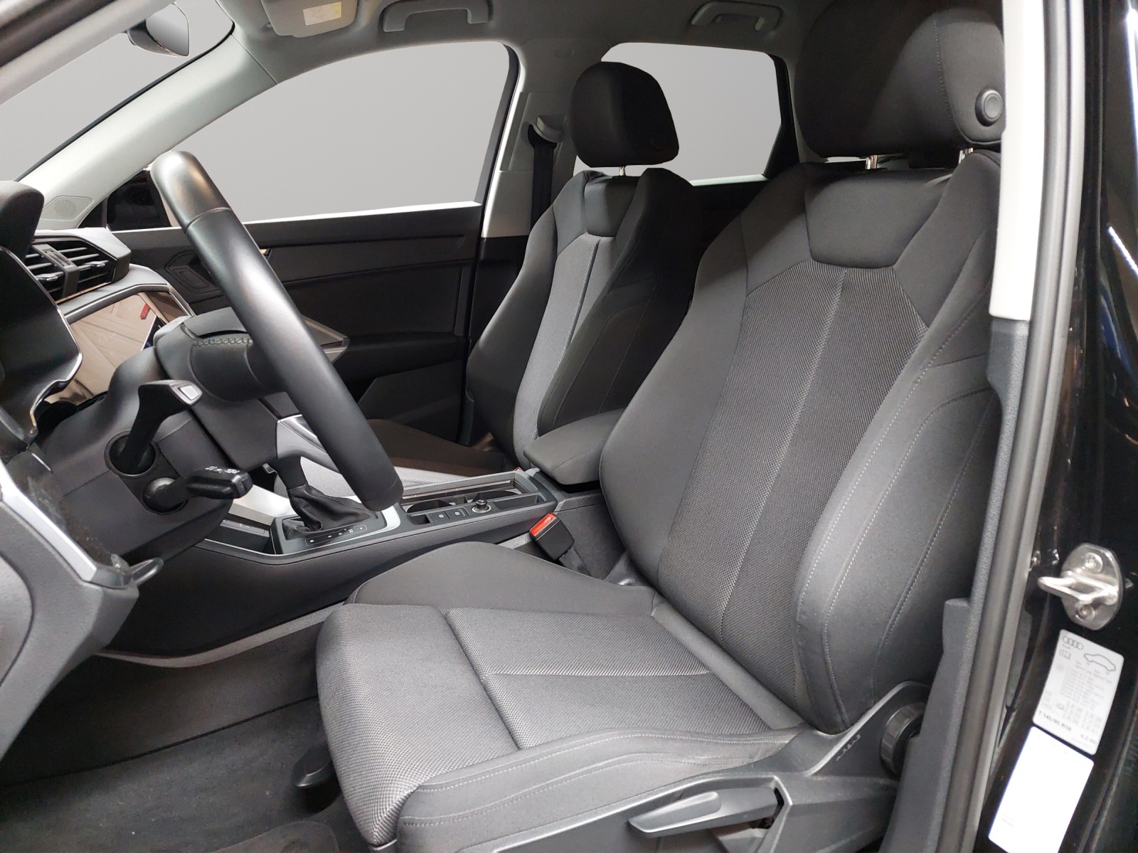 AUDI Q3 35 TDI S line quattro S-tronic-image-5