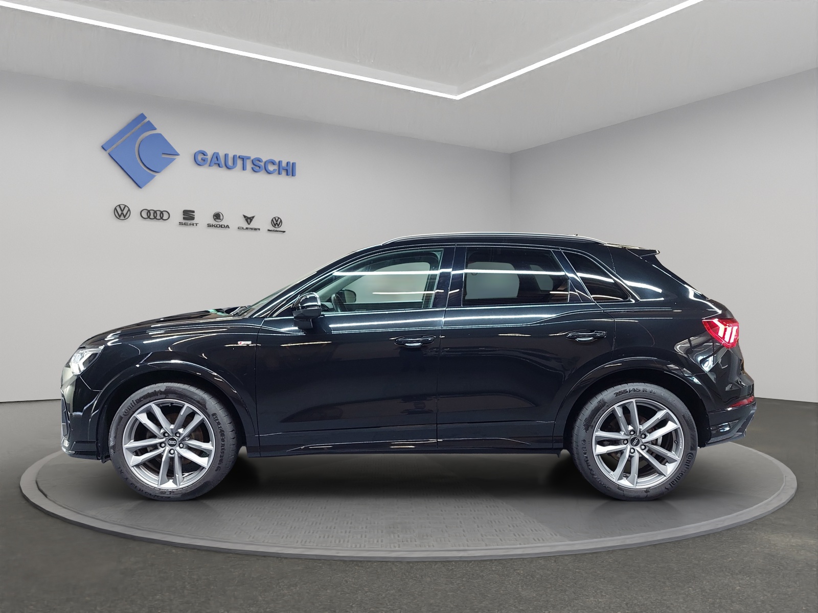 AUDI Q3 35 TDI S line quattro S-tronic-image-1