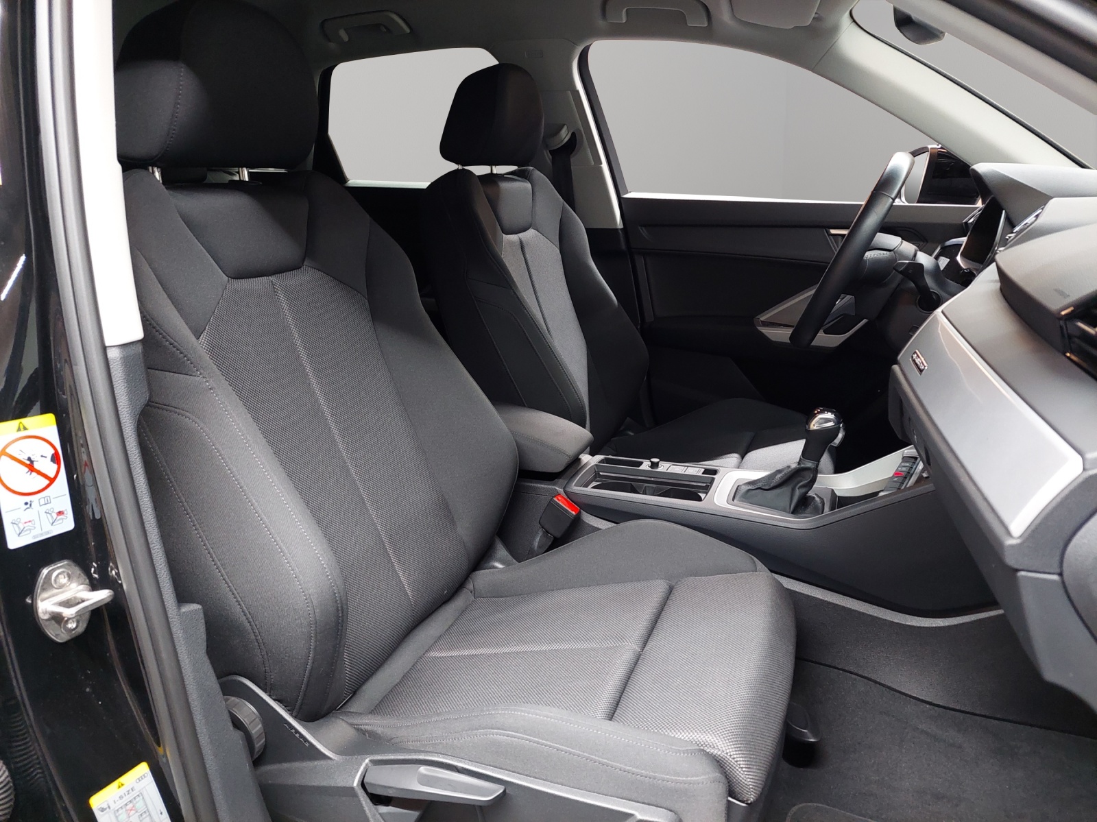 AUDI Q3 35 TDI S line quattro S-tronic-image-8