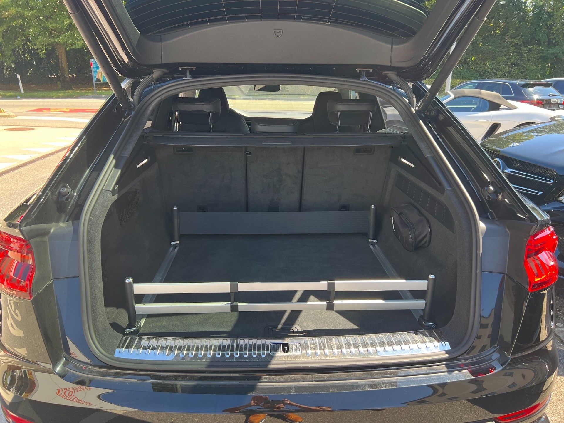AUDI RSQ8 quattro tiptronic FULL Black-image-28