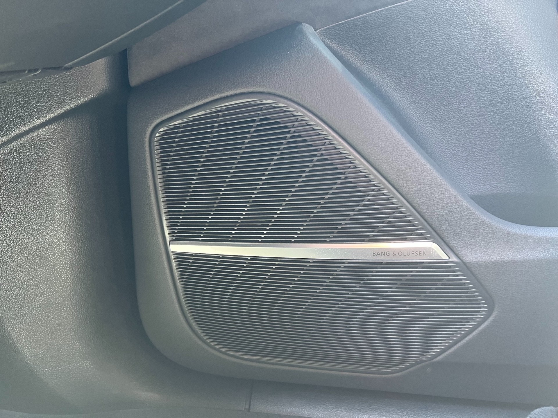 AUDI RSQ8 quattro tiptronic FULL Black-image-18