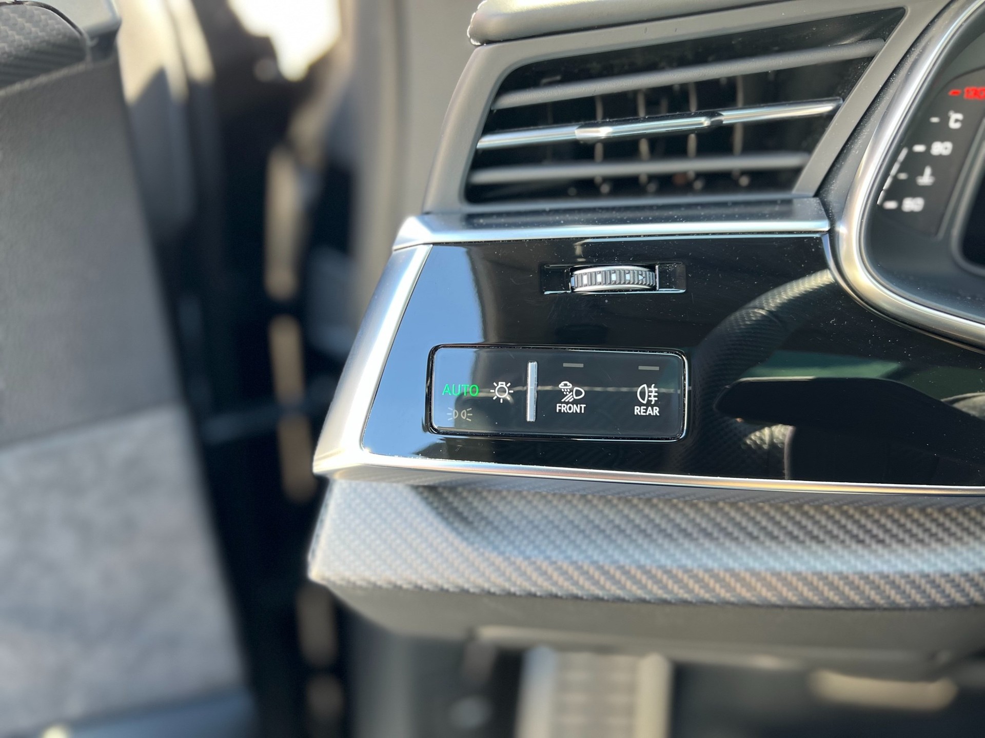 AUDI RSQ8 quattro tiptronic FULL Black-image-17