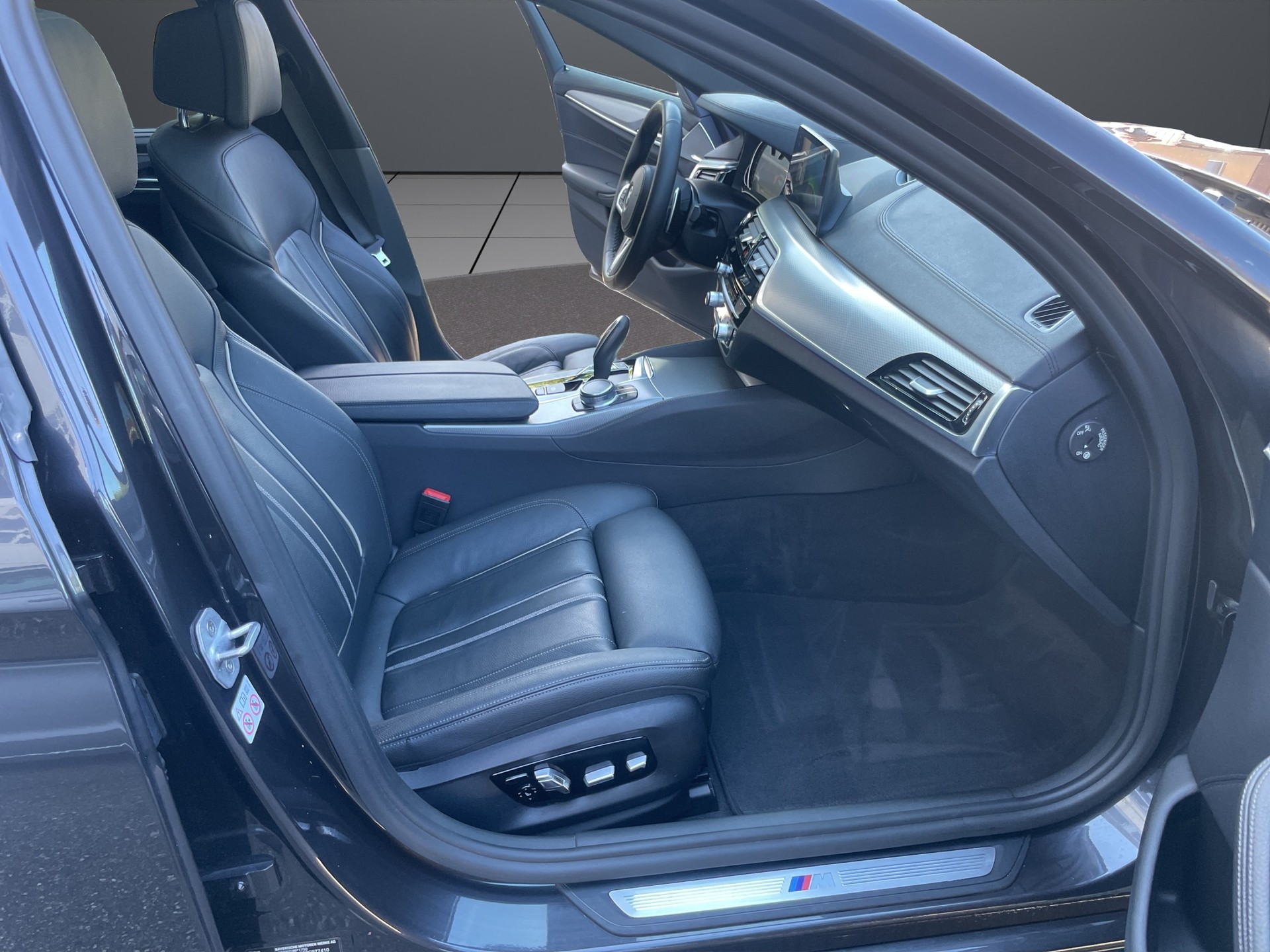 BMW 530d xDrive M Sport Touring Steptronic-image-5