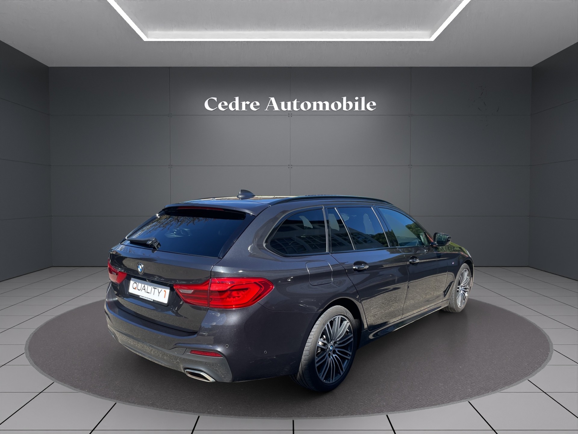 BMW 530d xDrive M Sport Touring Steptronic-showroom-element-3