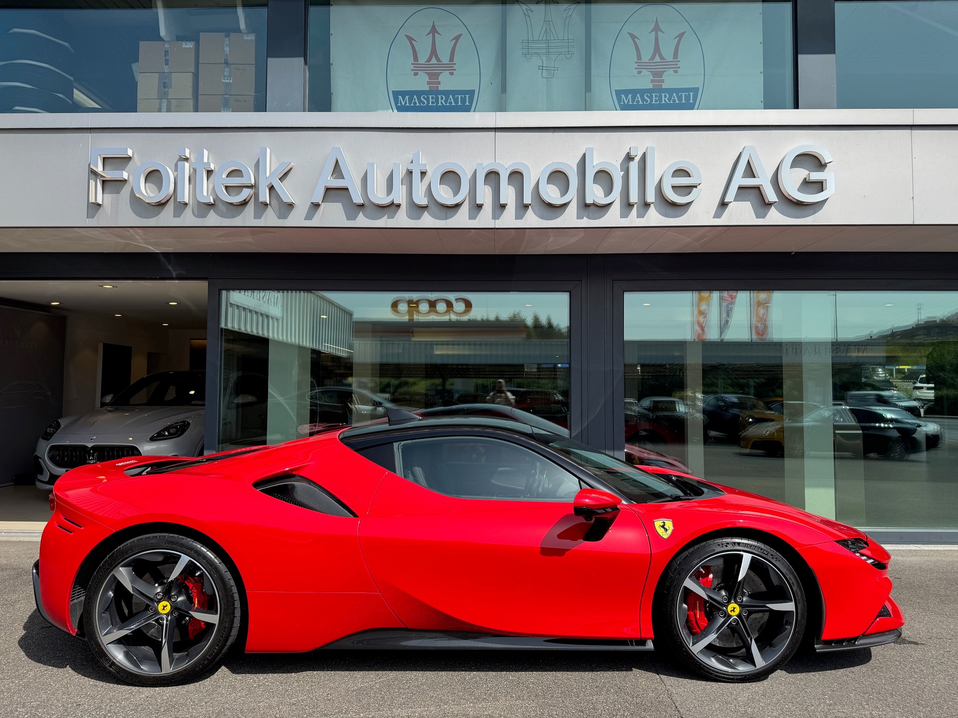FERRARI SF90 Stradale