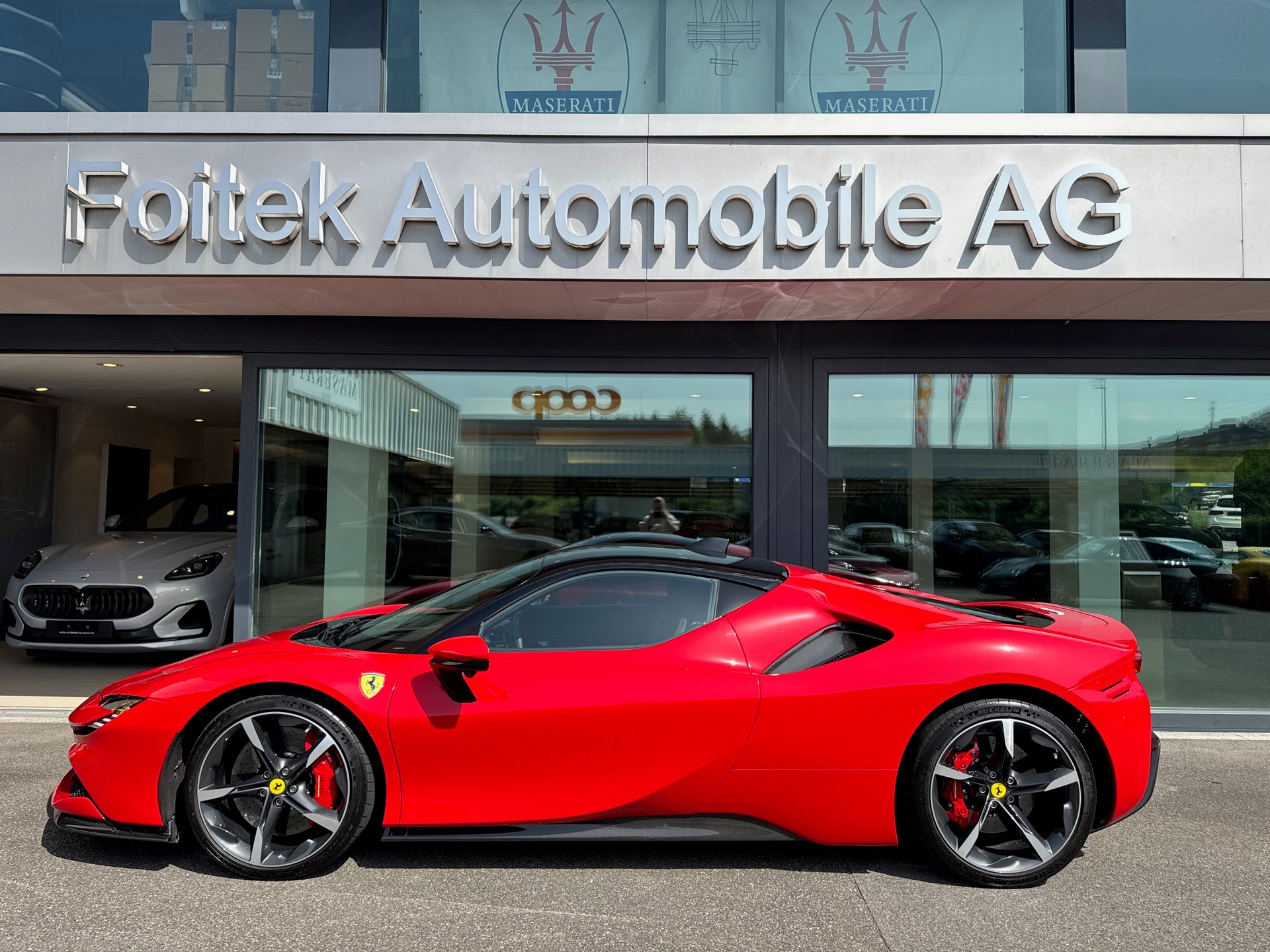 FERRARI SF90 Stradale-showroom-element-1