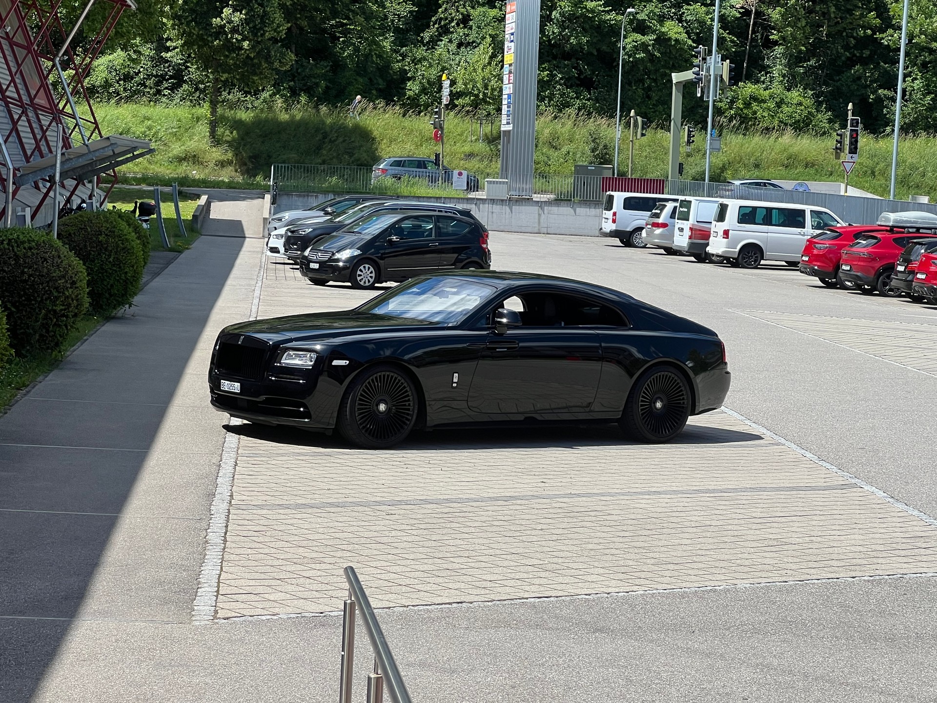 ROLLS-ROYCE "BLACK IS BEAUTY" WRAITH COUPE 6.6 V12 "BLACK BADGE OPTIC" CH WAGEN. AB MFK + AB SERVICE. MIT 632 PS.-showroom-element-2