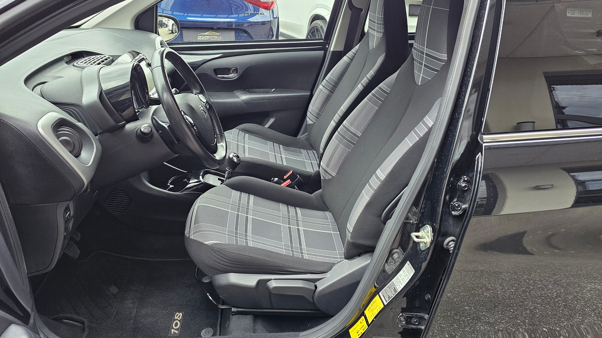 PEUGEOT 108 1.0 VTi Allure Automat-image-7