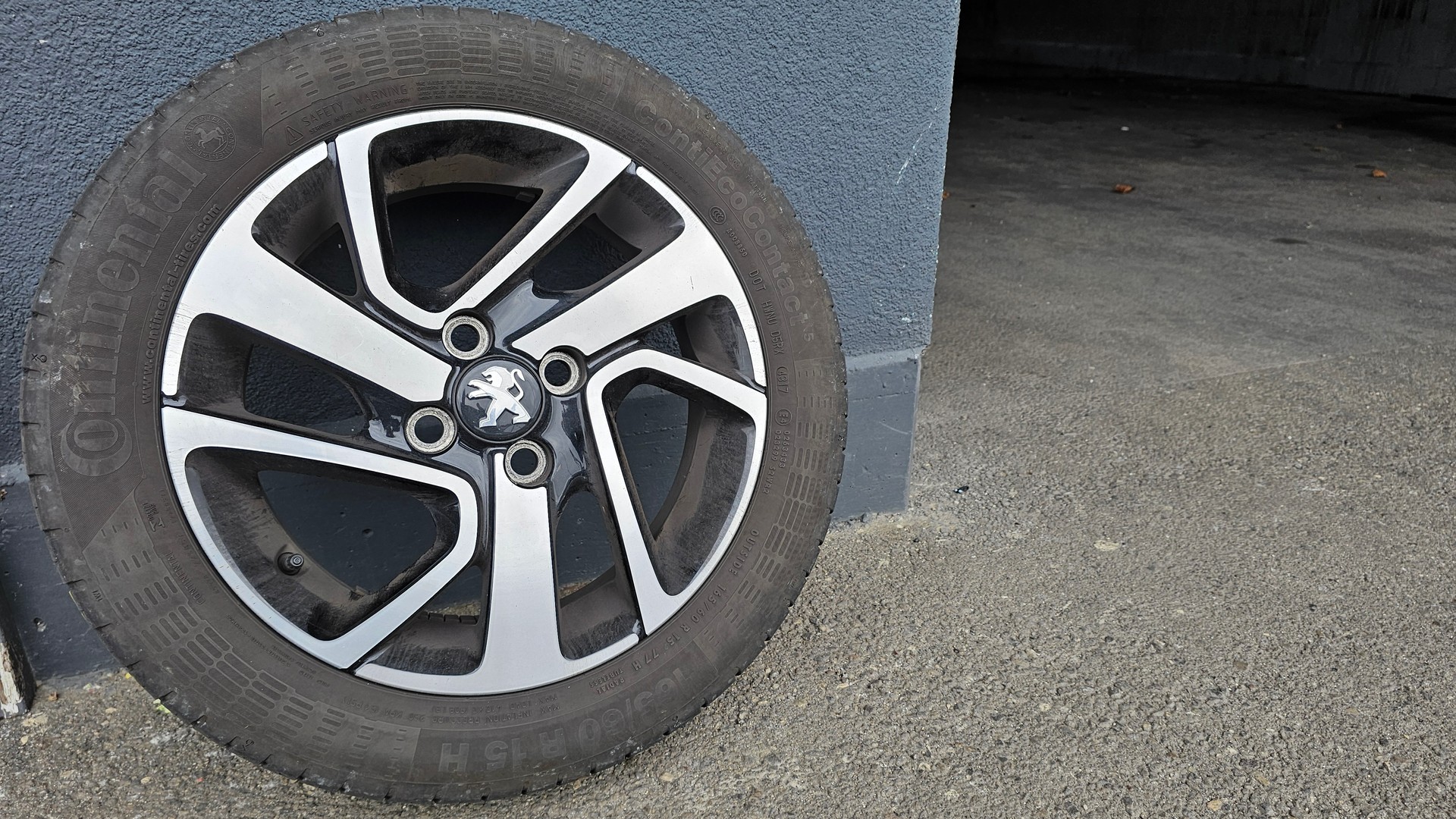 PEUGEOT 108 1.0 VTi Allure Automat-image-15