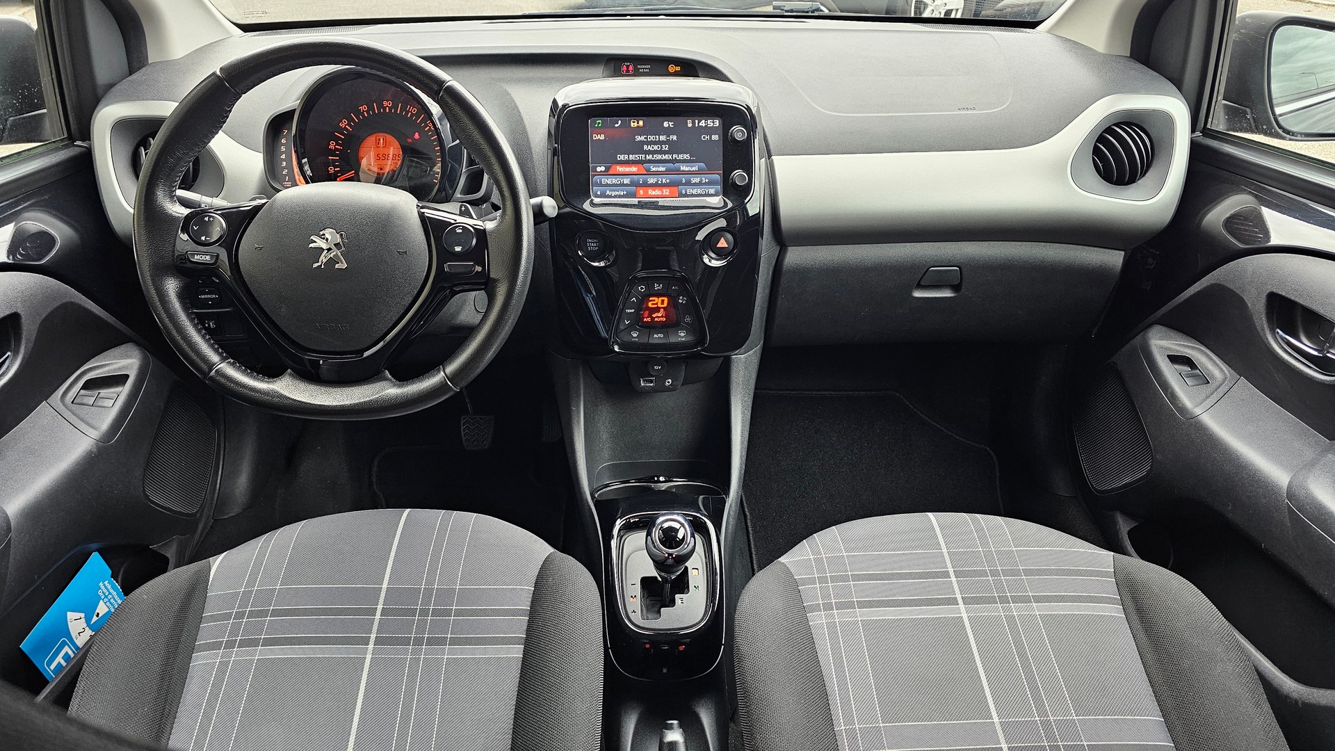PEUGEOT 108 1.0 VTi Allure Automat-image-10