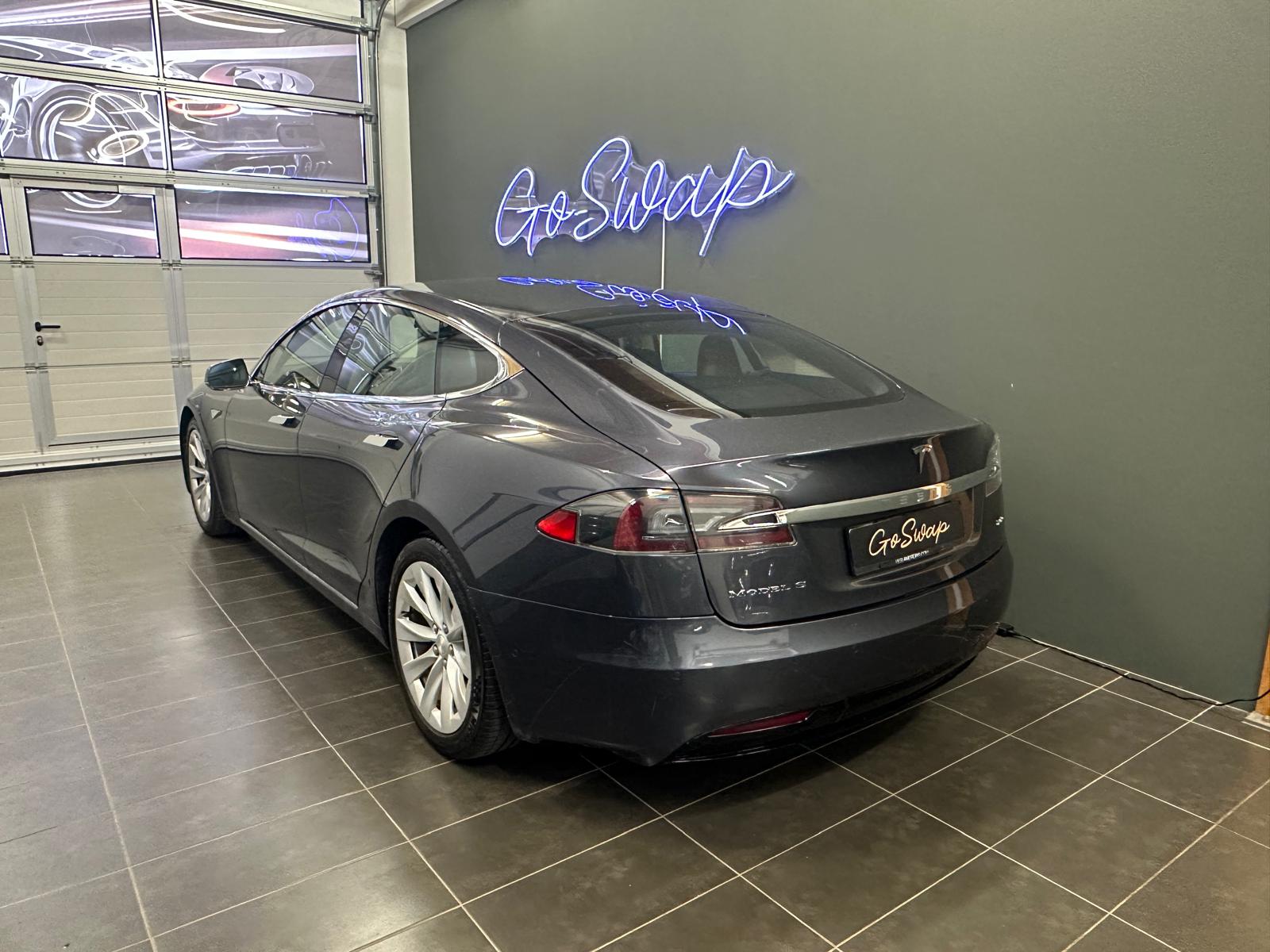 TESLA Model S 70 D-showroom-element-3