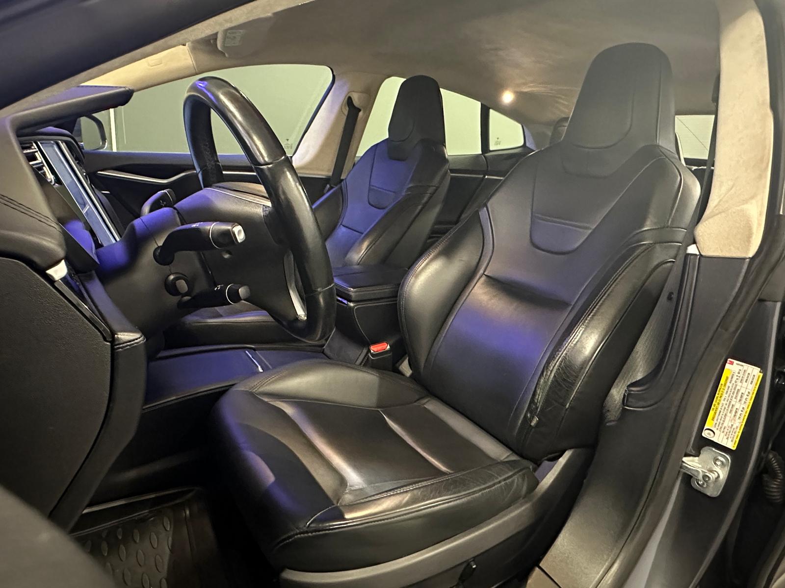 TESLA Model S 70 D-showroom-element-1