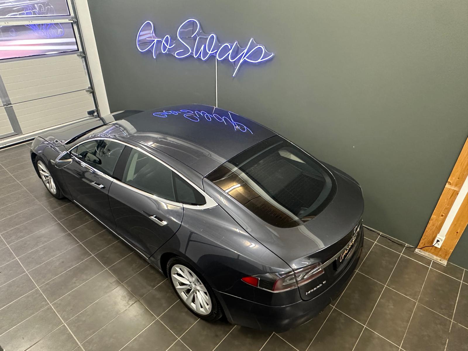 TESLA Model S 70 D-showroom-element-2