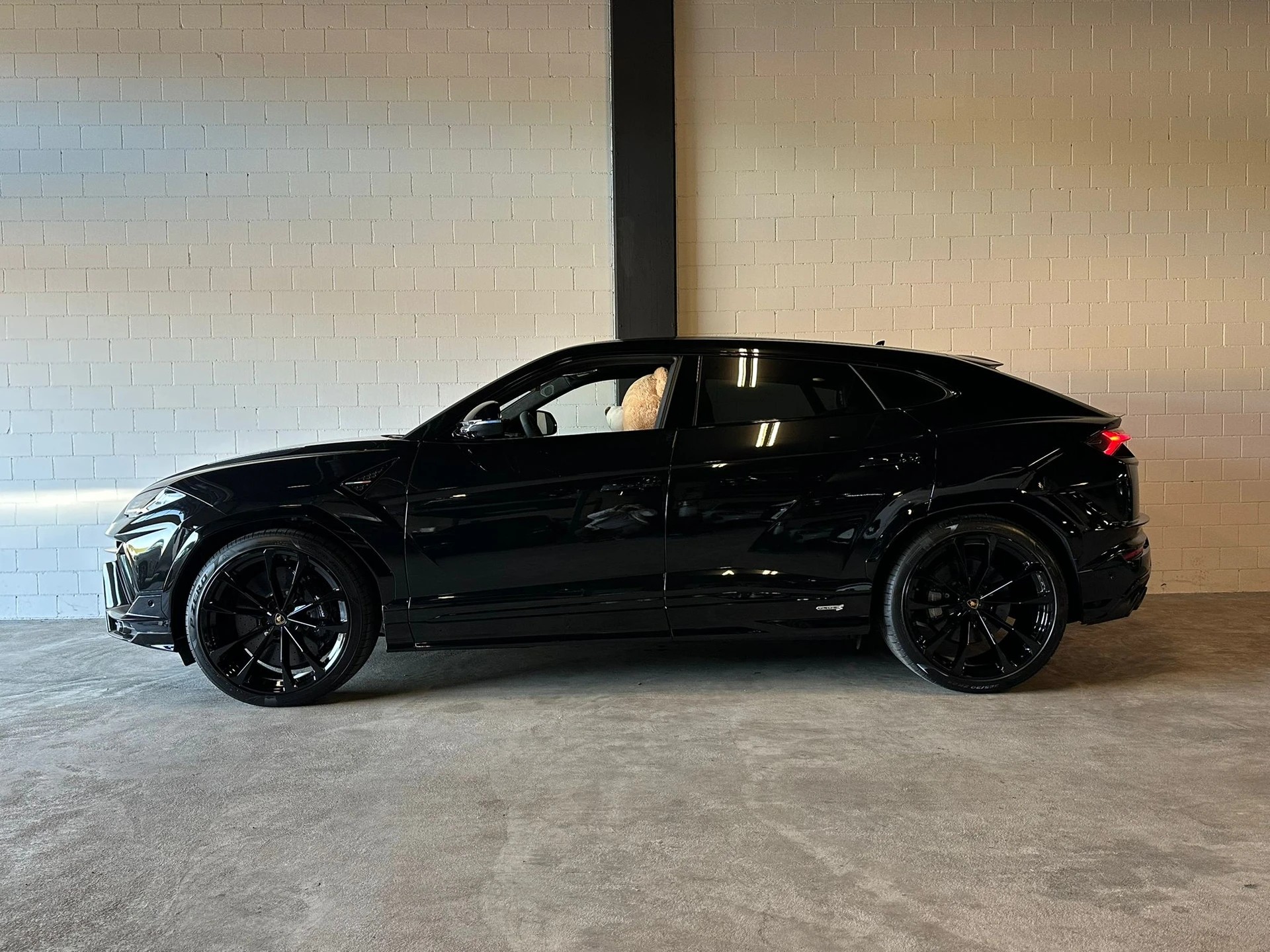 LAMBORGHINI Urus S E-Gear
