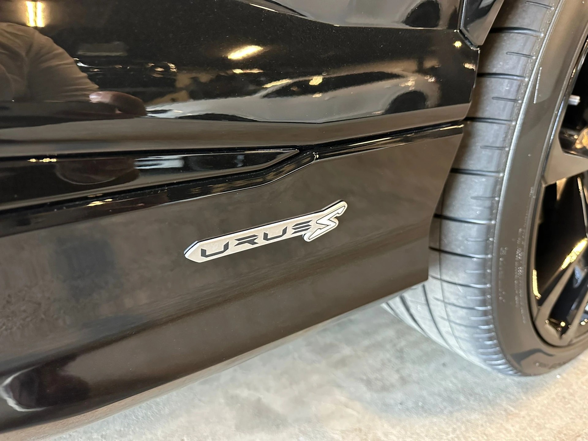 LAMBORGHINI Urus S E-Gear-showroom-element-1