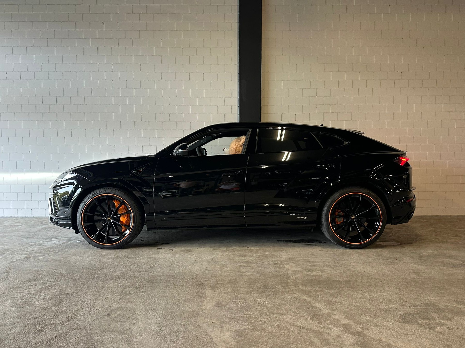 LAMBORGHINI Urus S E-Gear-showroom-element-2