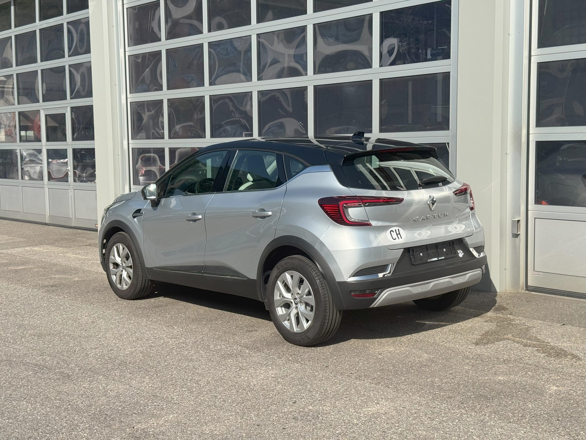 RENAULT Captur 1.3 TCe 140 Intens EDC-showroom-element-3