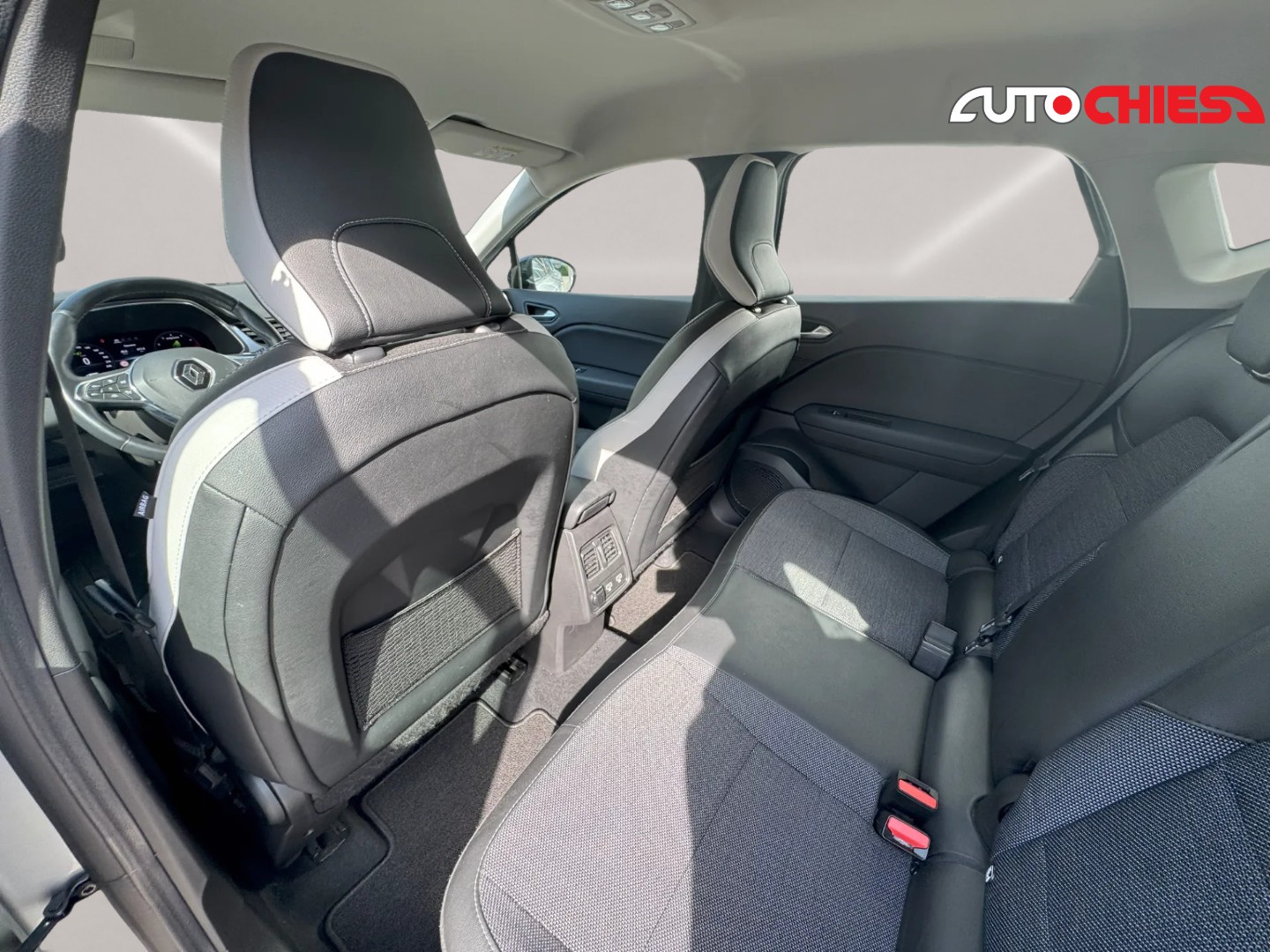 RENAULT Captur 1.3 TCe 140 Intens EDC-image-8