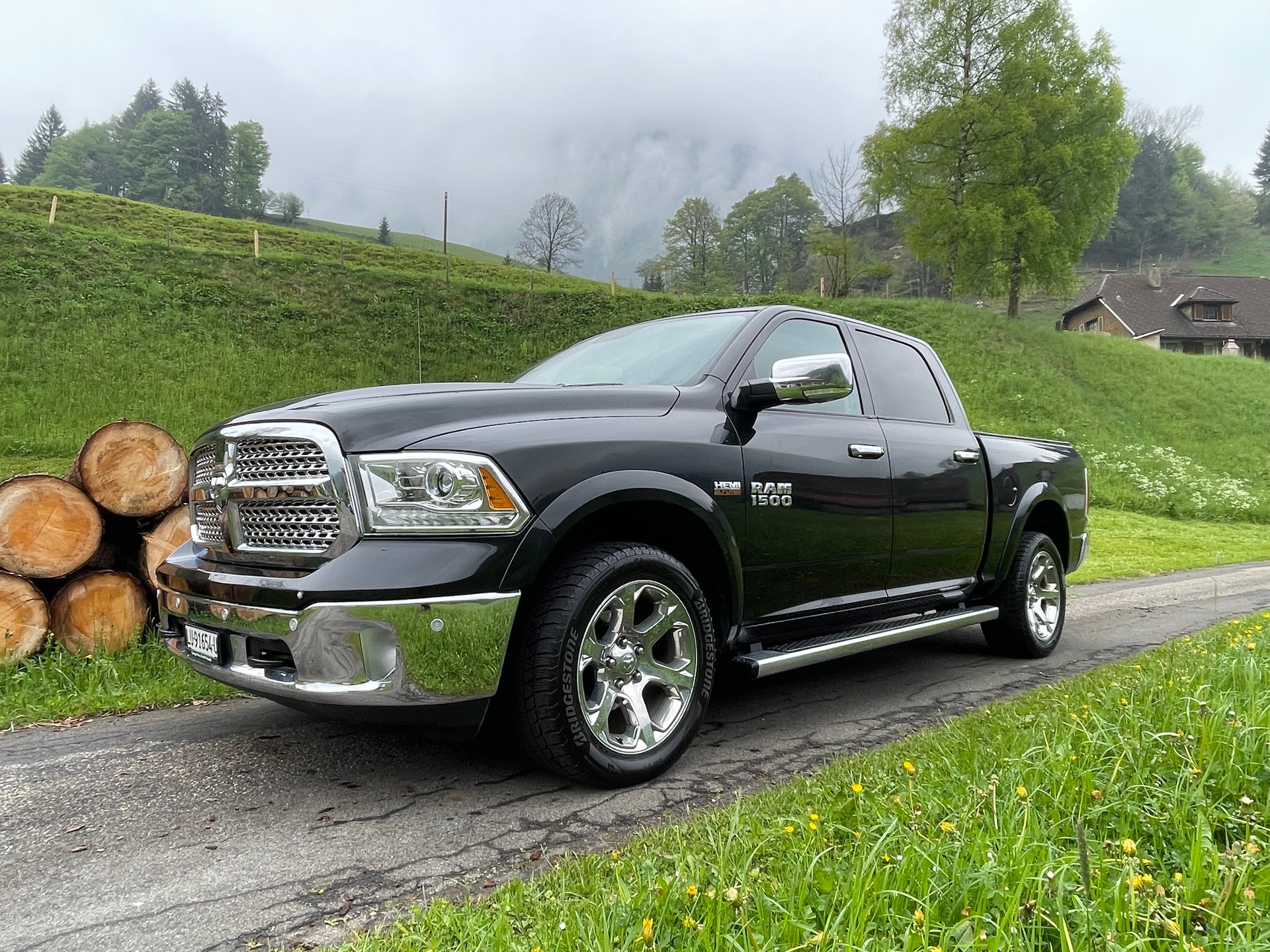 DODGE 1500 5.7 V8 Hemi Laramie