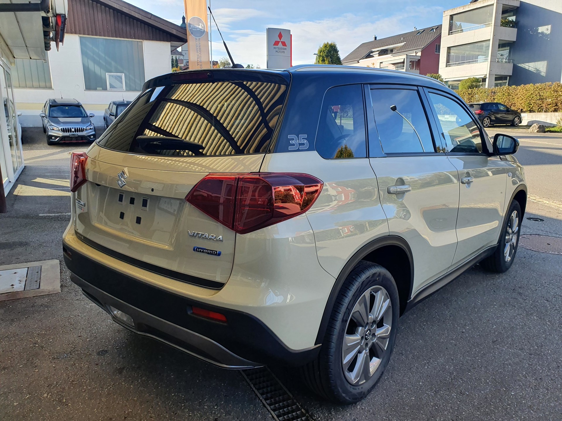 SUZUKI Vitara 1.5 Hybrid Edition 35 4x4 AGS-image-3