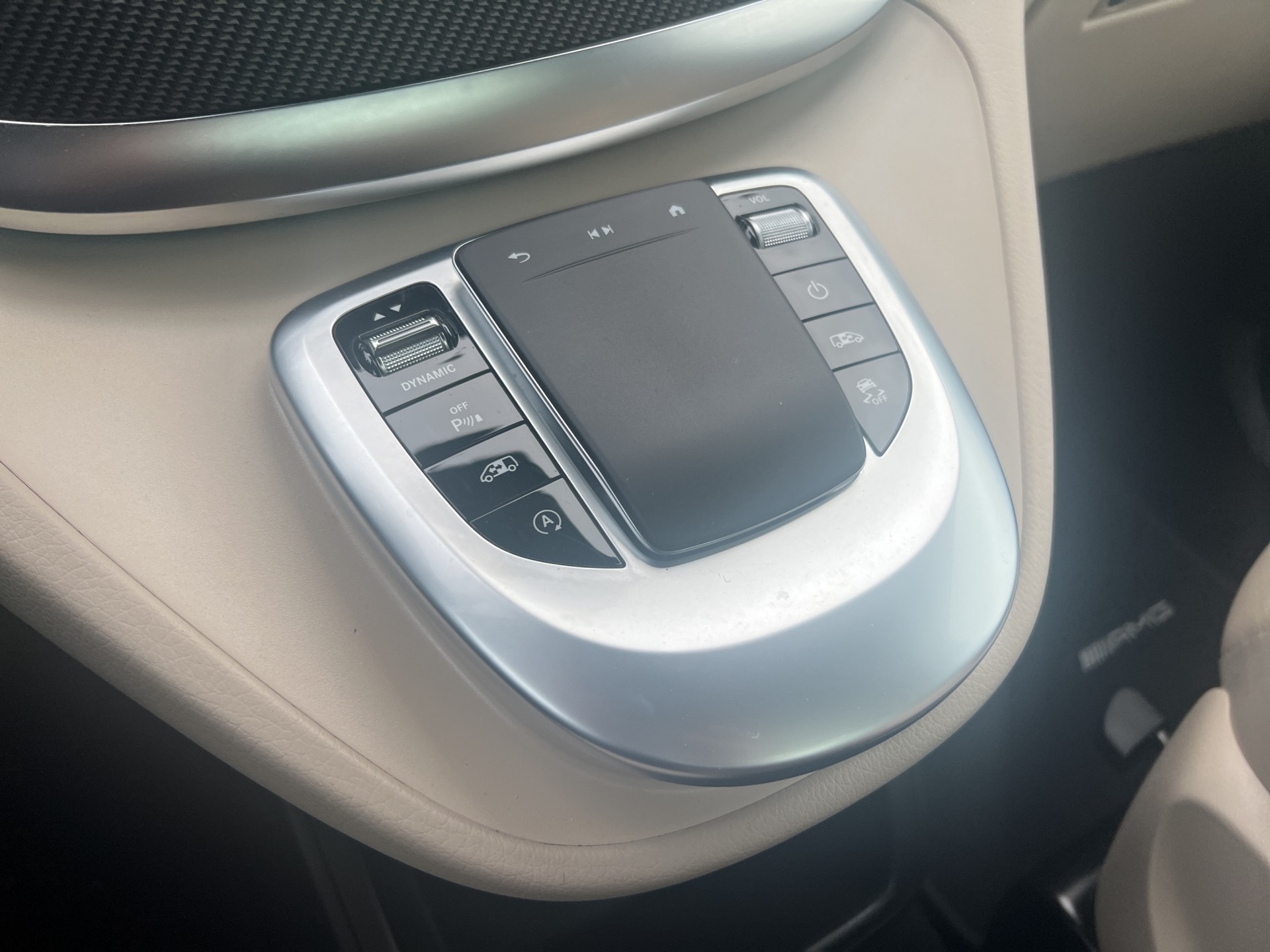 MERCEDES-BENZ V 300 d lang AMG -Line Avantg. 4Matic 9G-Tronic / Leder / Pano-Dach / Kamera / uvm.-image-15