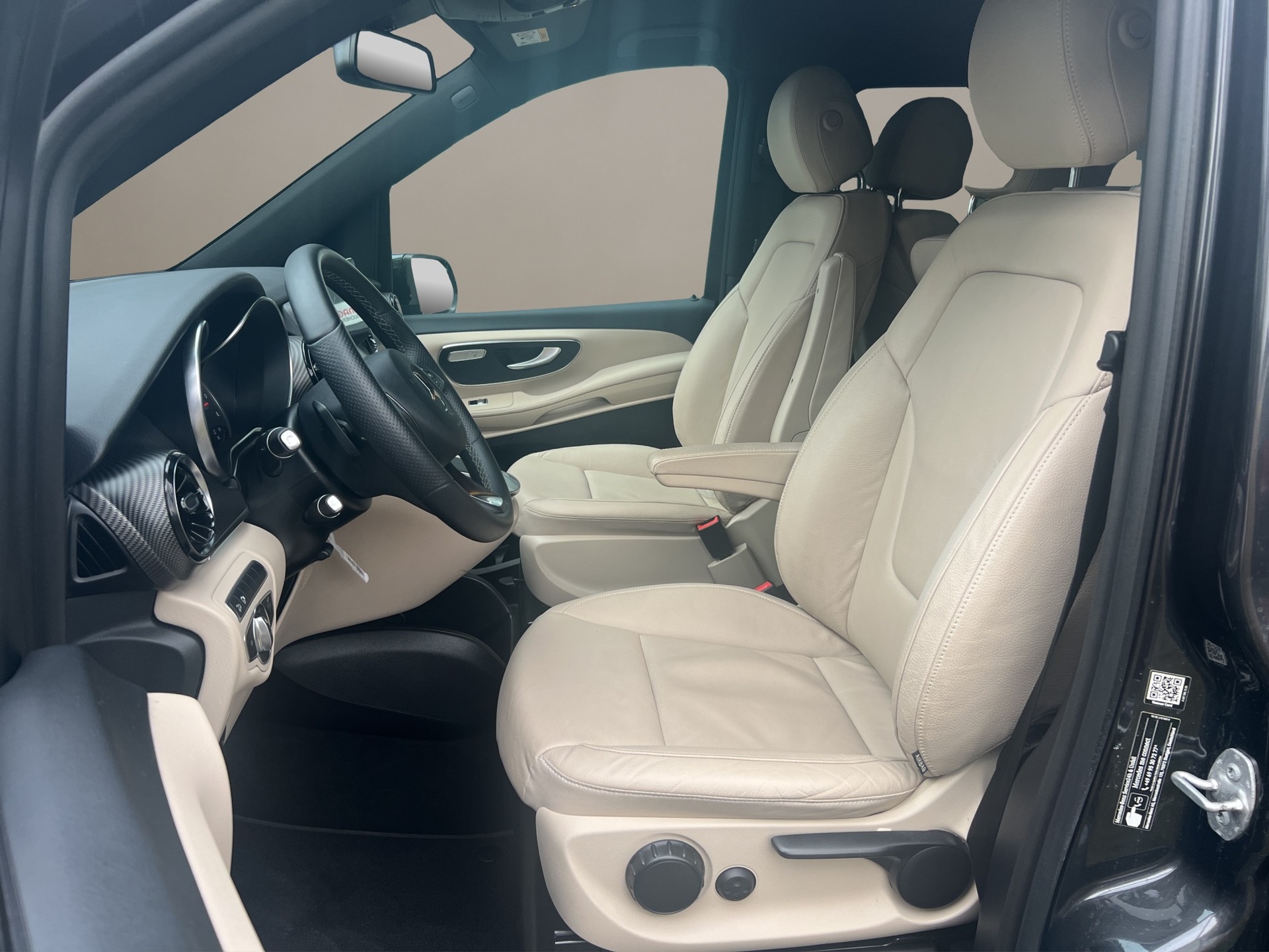 MERCEDES-BENZ V 300 d lang AMG -Line Avantg. 4Matic 9G-Tronic / Leder / Pano-Dach / Kamera / uvm.-image-6