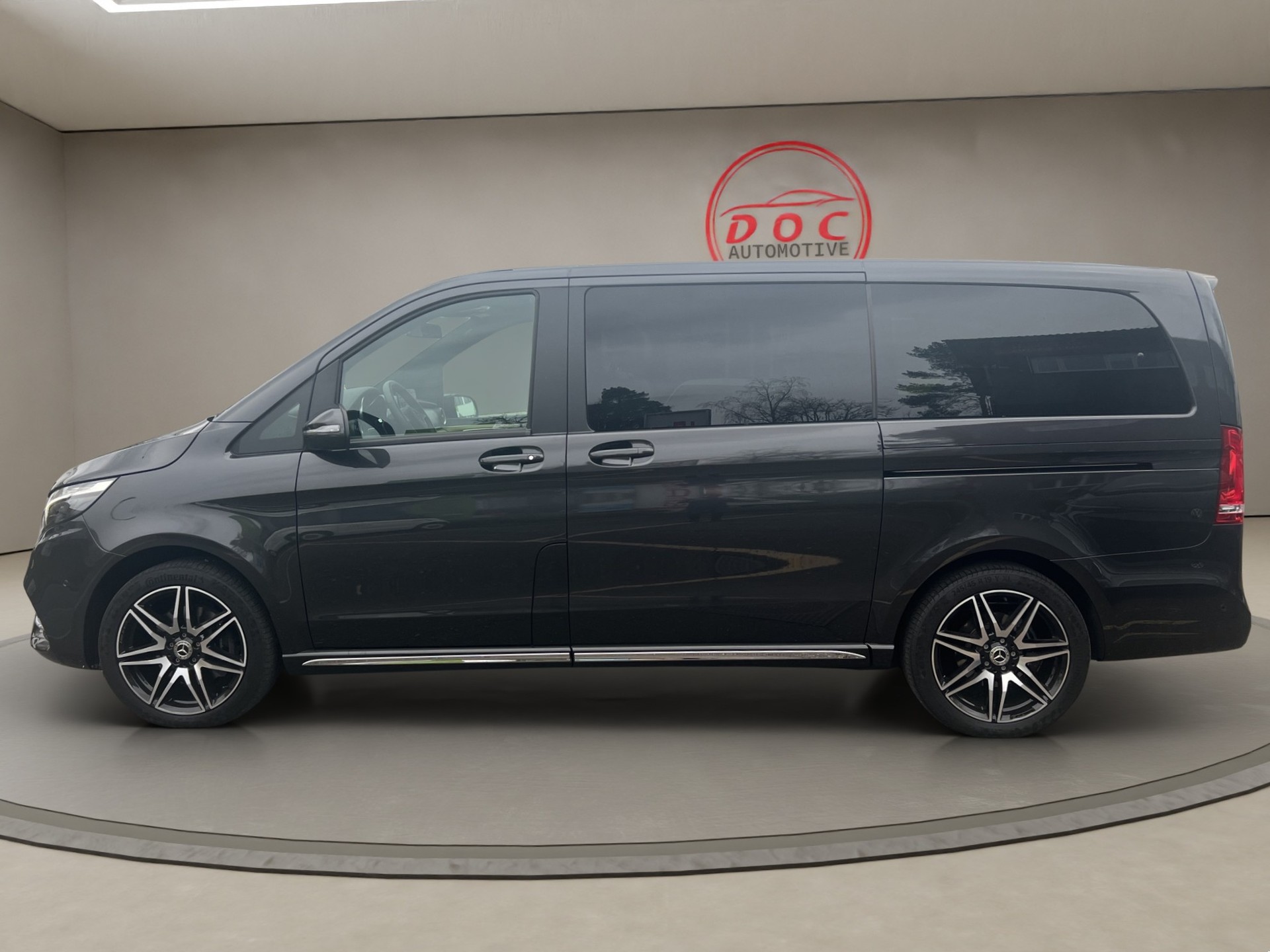 MERCEDES-BENZ V 300 d lang AMG -Line Avantg. 4Matic 9G-Tronic / Leder / Pano-Dach / Kamera / uvm.-showroom-element-1