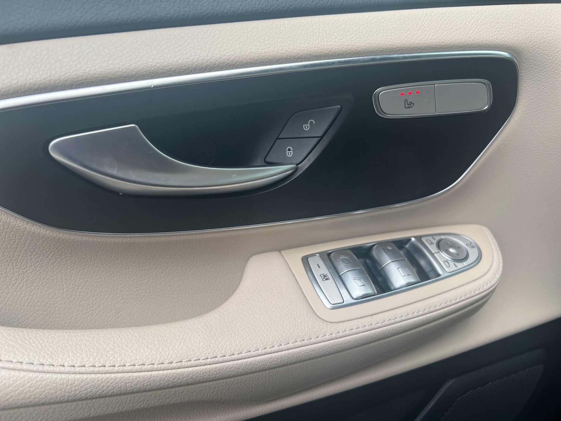 MERCEDES-BENZ V 300 d lang AMG -Line Avantg. 4Matic 9G-Tronic / Leder / Pano-Dach / Kamera / uvm.-image-18