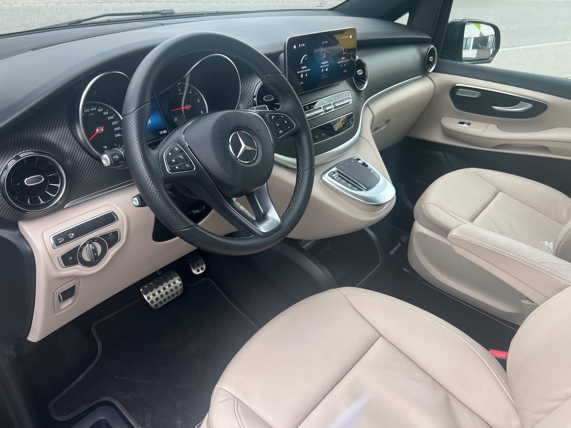 MERCEDES-BENZ V 300 d lang AMG -Line Avantg. 4Matic 9G-Tronic / Leder / Pano-Dach / Kamera / uvm.-image-16