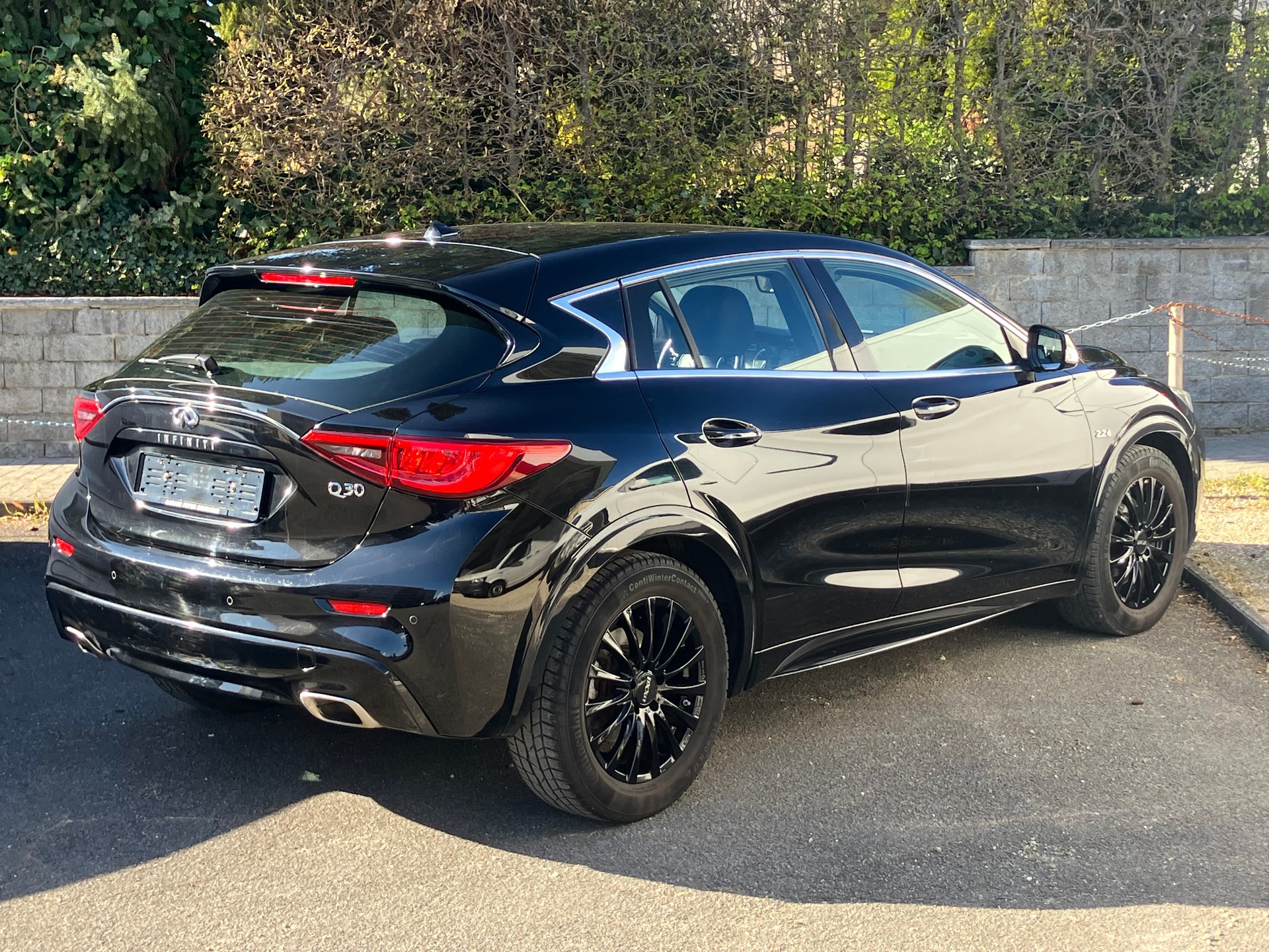 INFINITI Q30 2.2d City Black Edition AWD DCT-image-2