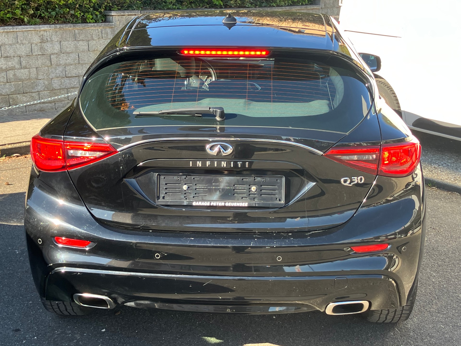 INFINITI Q30 2.2d City Black Edition AWD DCT-image-3