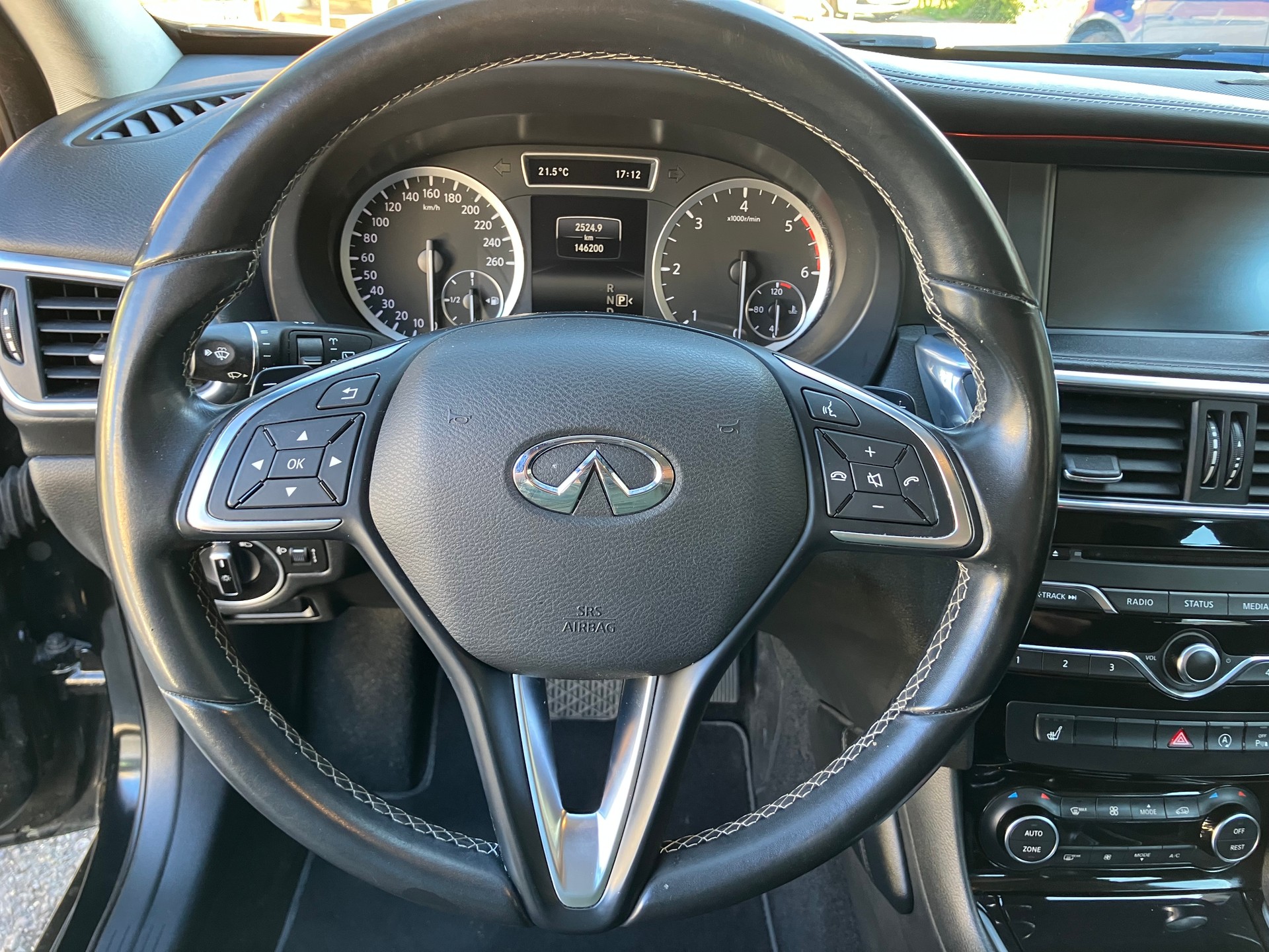 INFINITI Q30 2.2d City Black Edition AWD DCT-image-8
