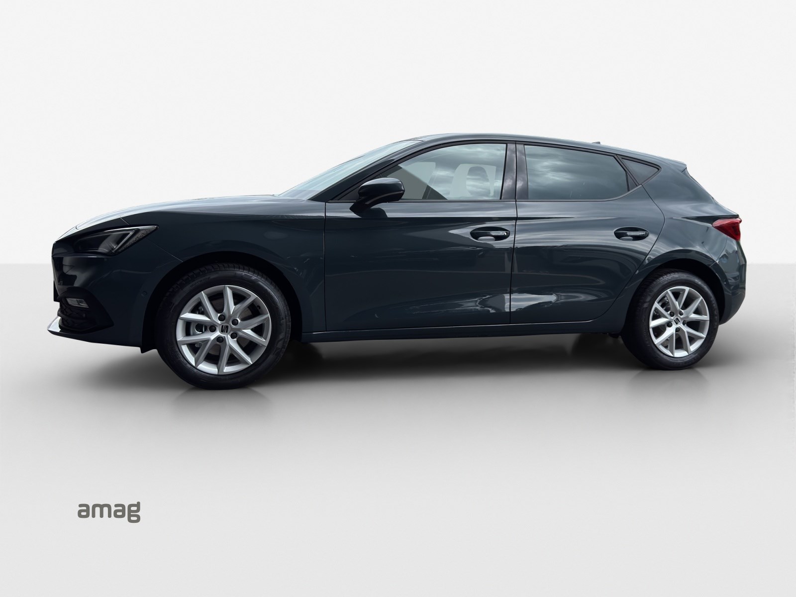 SEAT Leon 1.5 eTSI mHEV DSG Go-showroom-element-1
