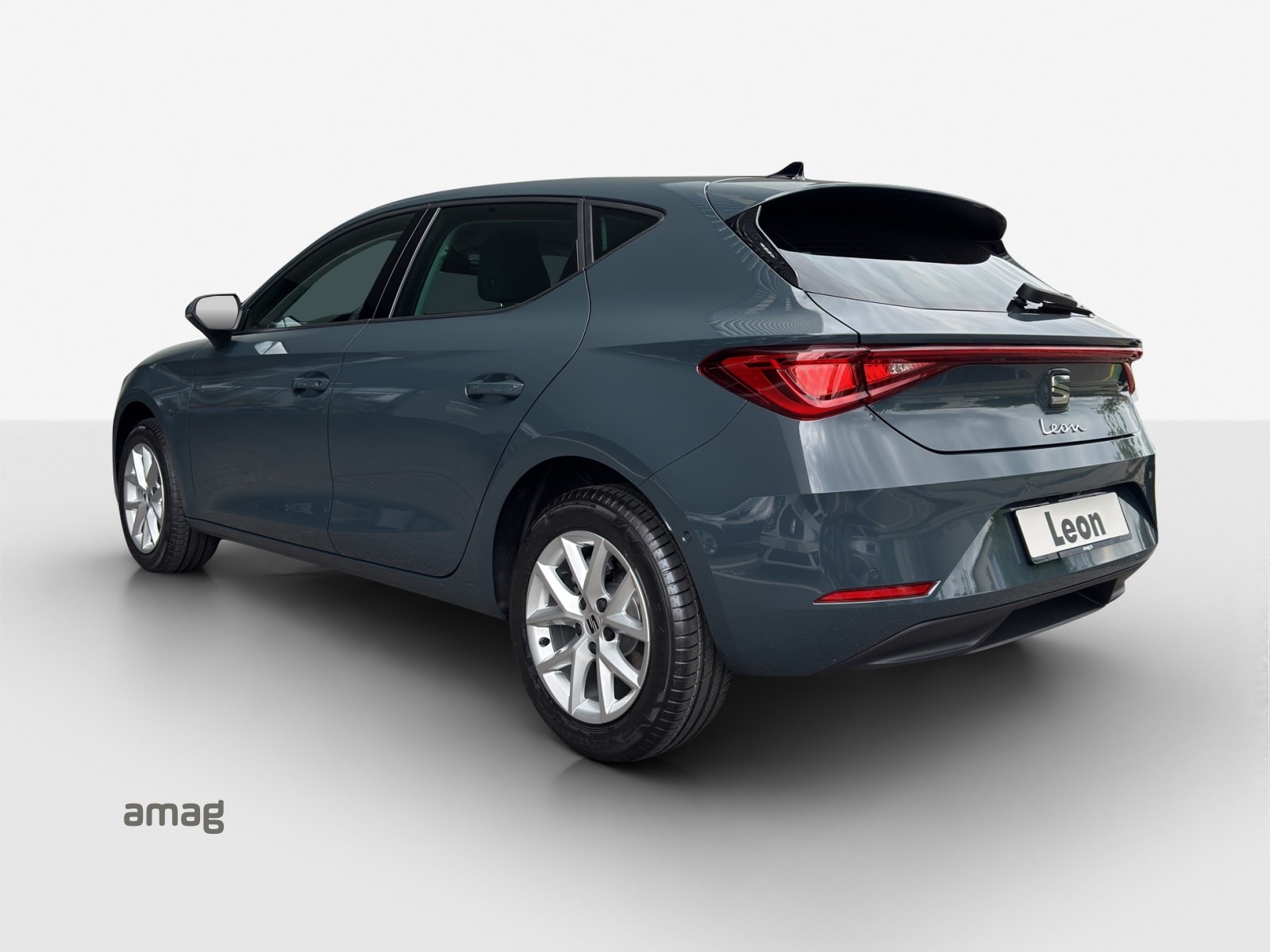 SEAT Leon 1.5 eTSI mHEV DSG Go-showroom-element-2