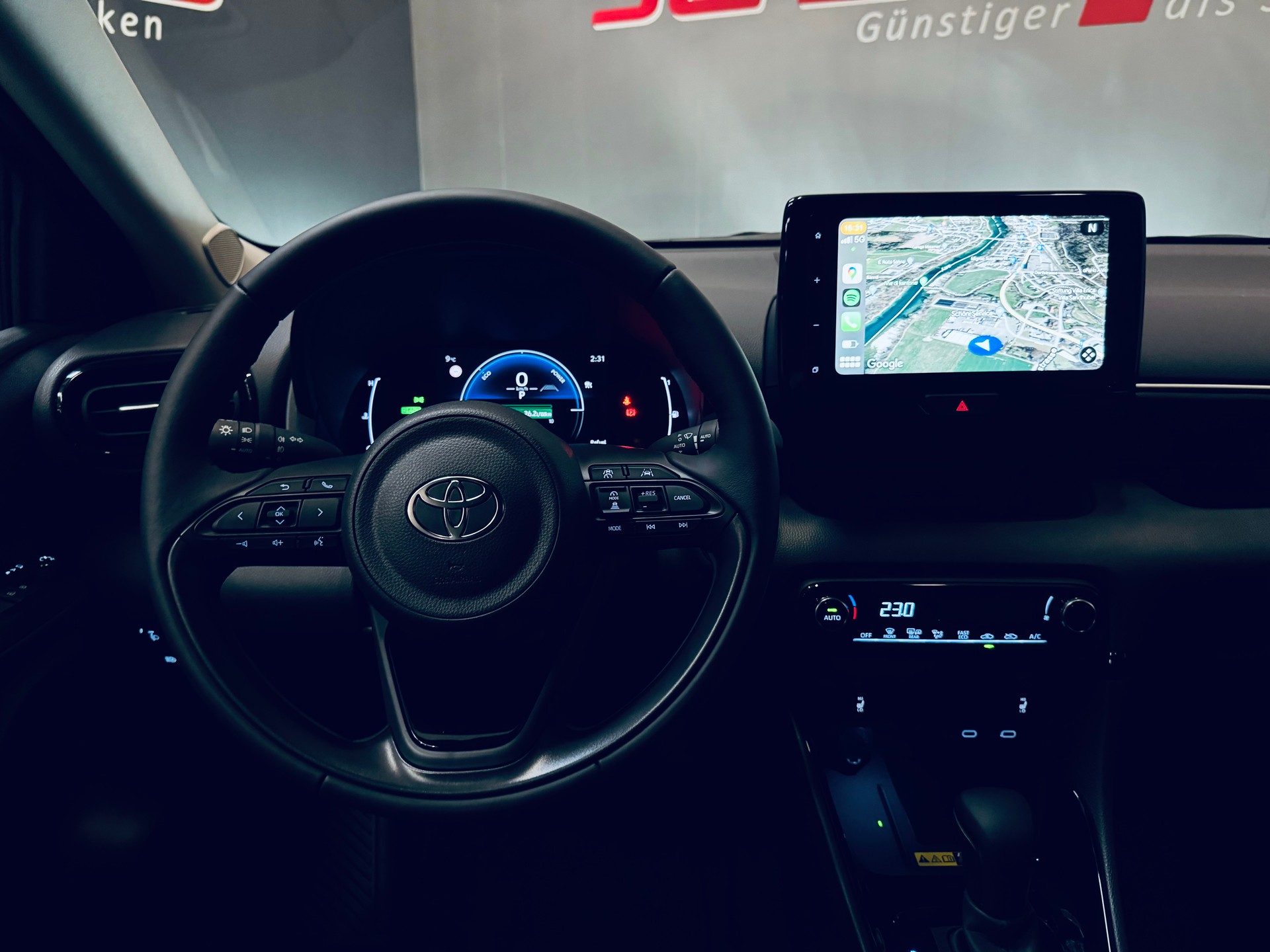 TOYOTA Yaris 1.5 Trend e-CVT-showroom-element-3