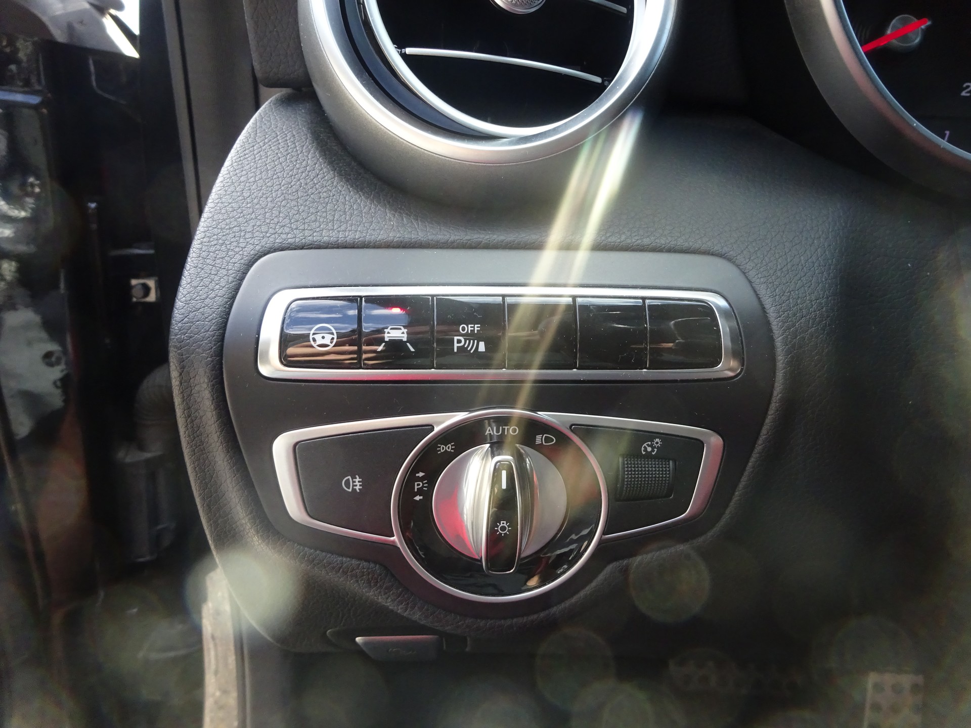MERCEDES-BENZ C 250 BlueTEC AMG Line 4Matic 7G-Tronic-image-11